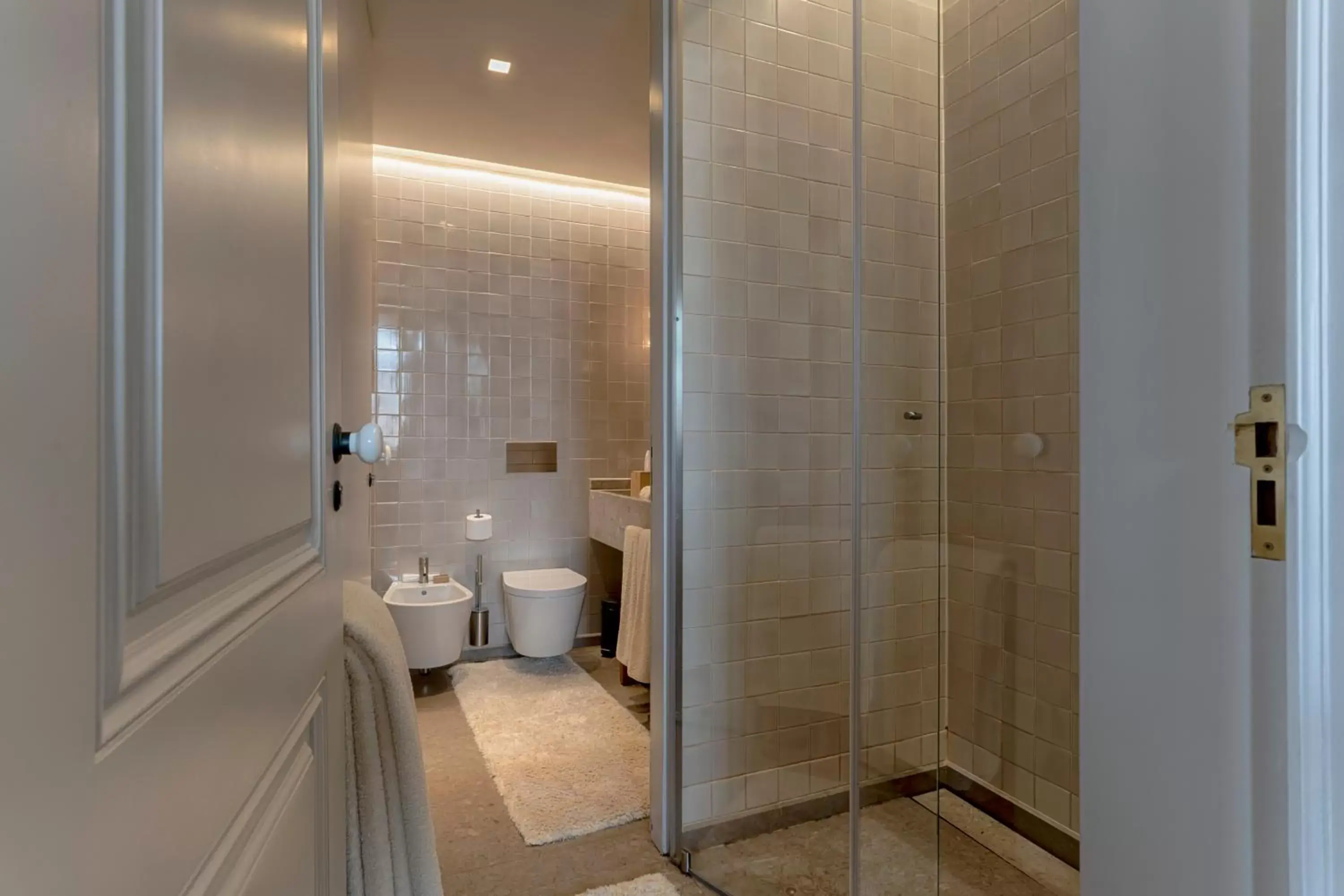 Shower, Bathroom in Verride Palácio Santa Catarina