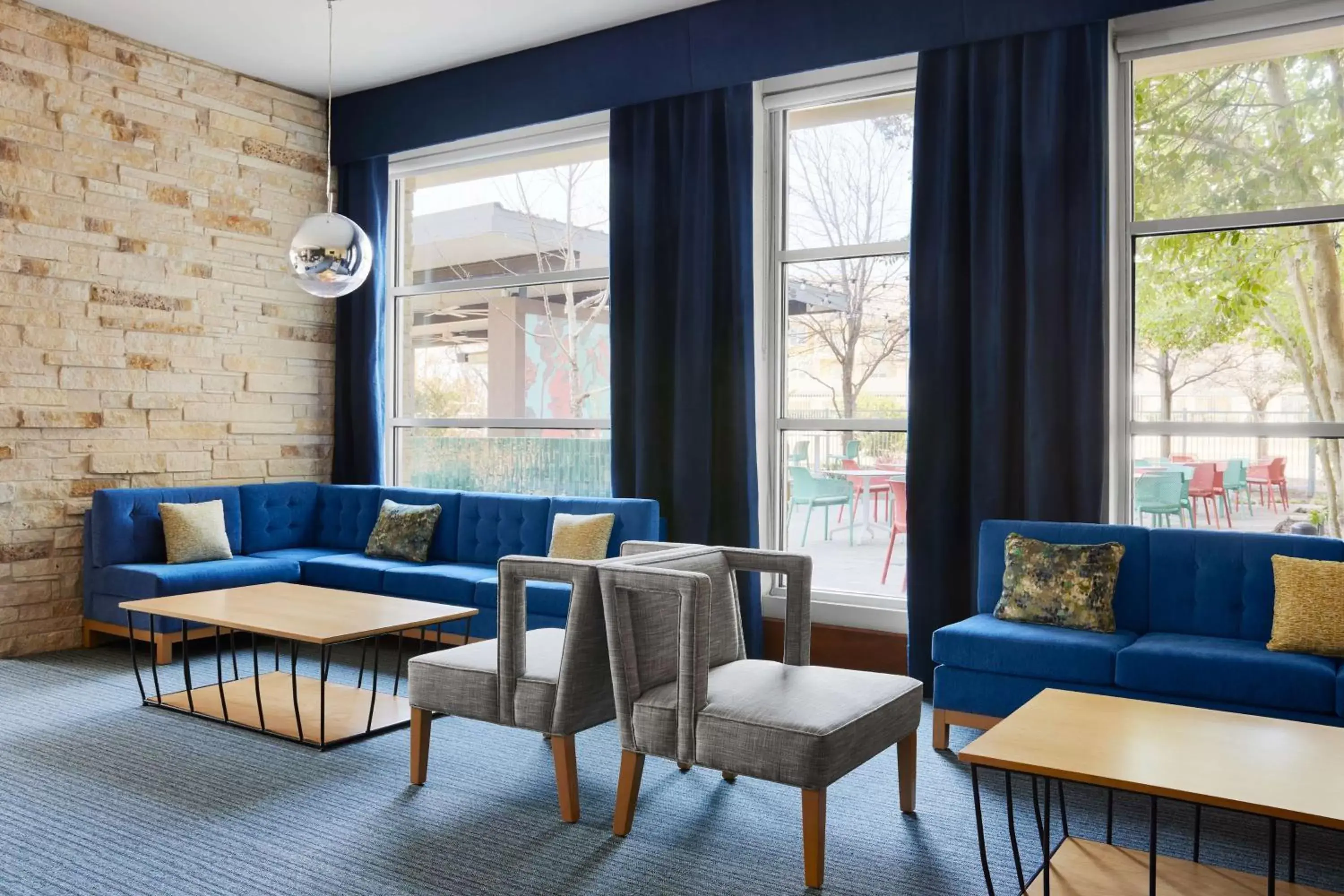 Restaurant/places to eat, Seating Area in Hilton Garden Inn Dallas Richardson