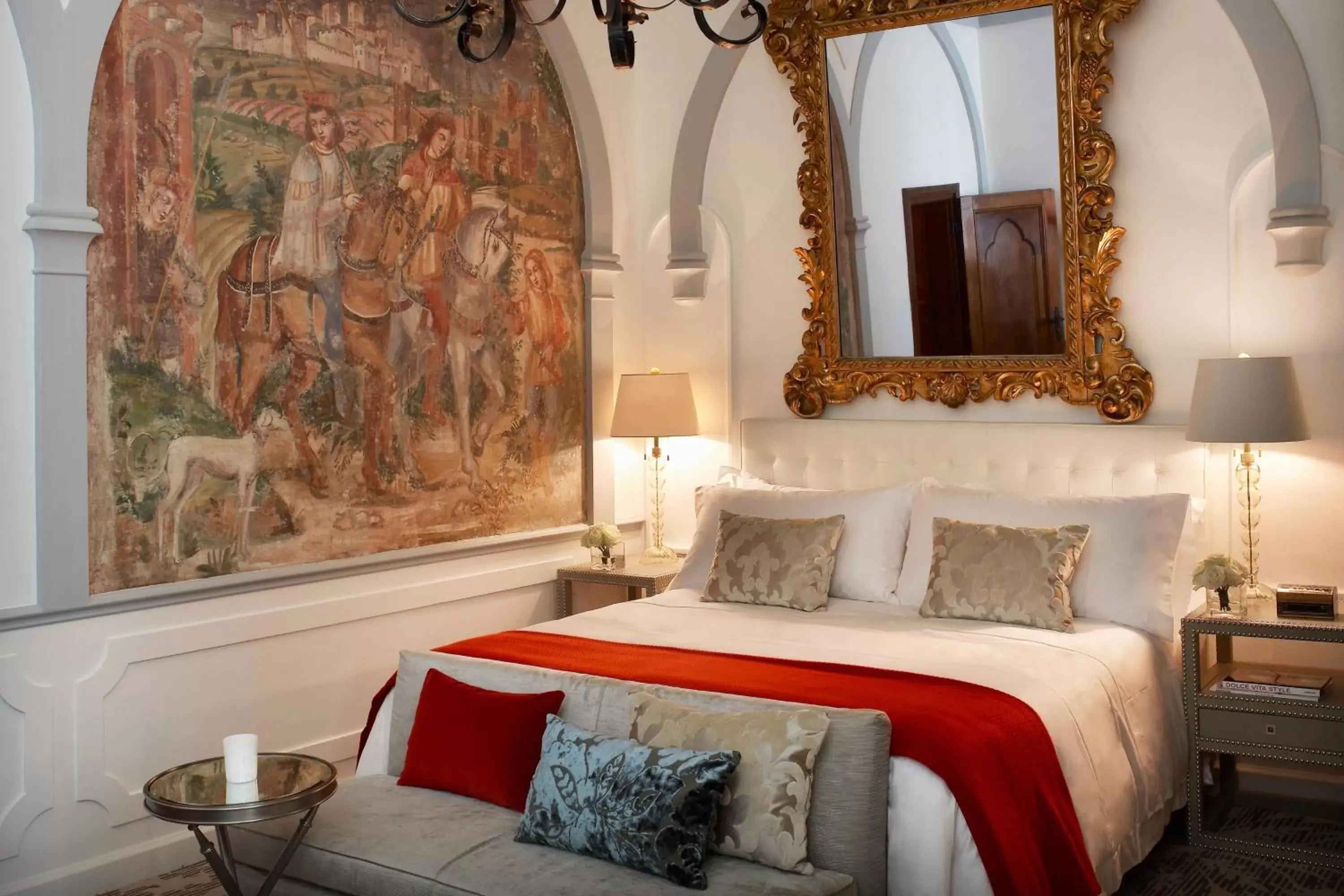 Photo of the whole room, Bed in The St. Regis Florence
