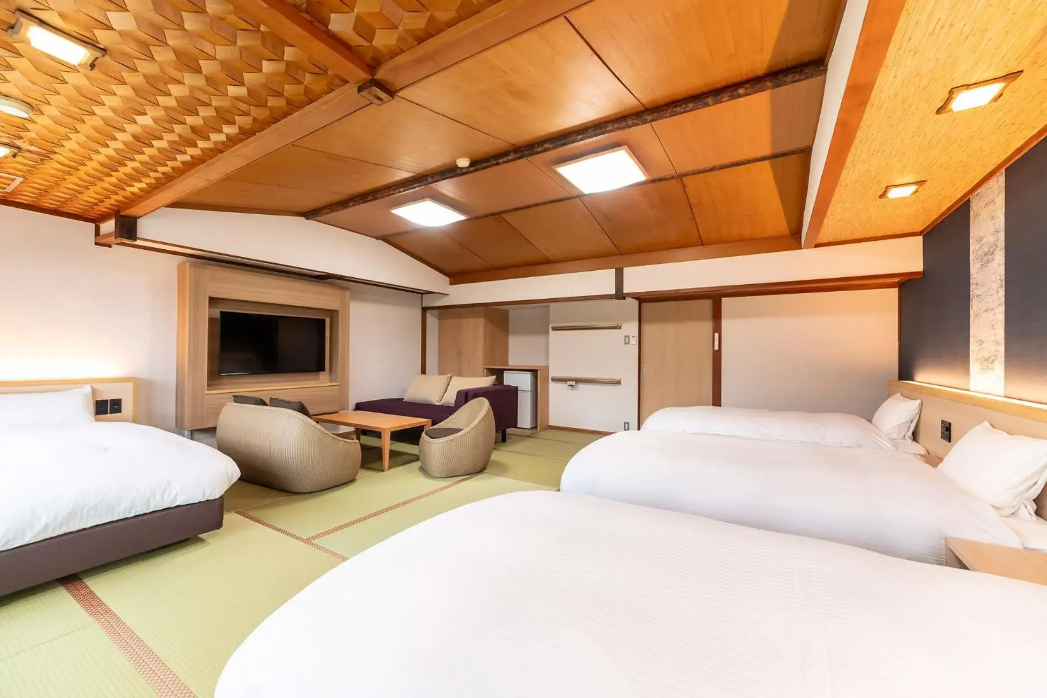 Photo of the whole room, Bed in Ooedo Onsen Monogatari Kinosaki