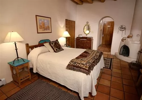 Queen Room in Casa Benavides Inn