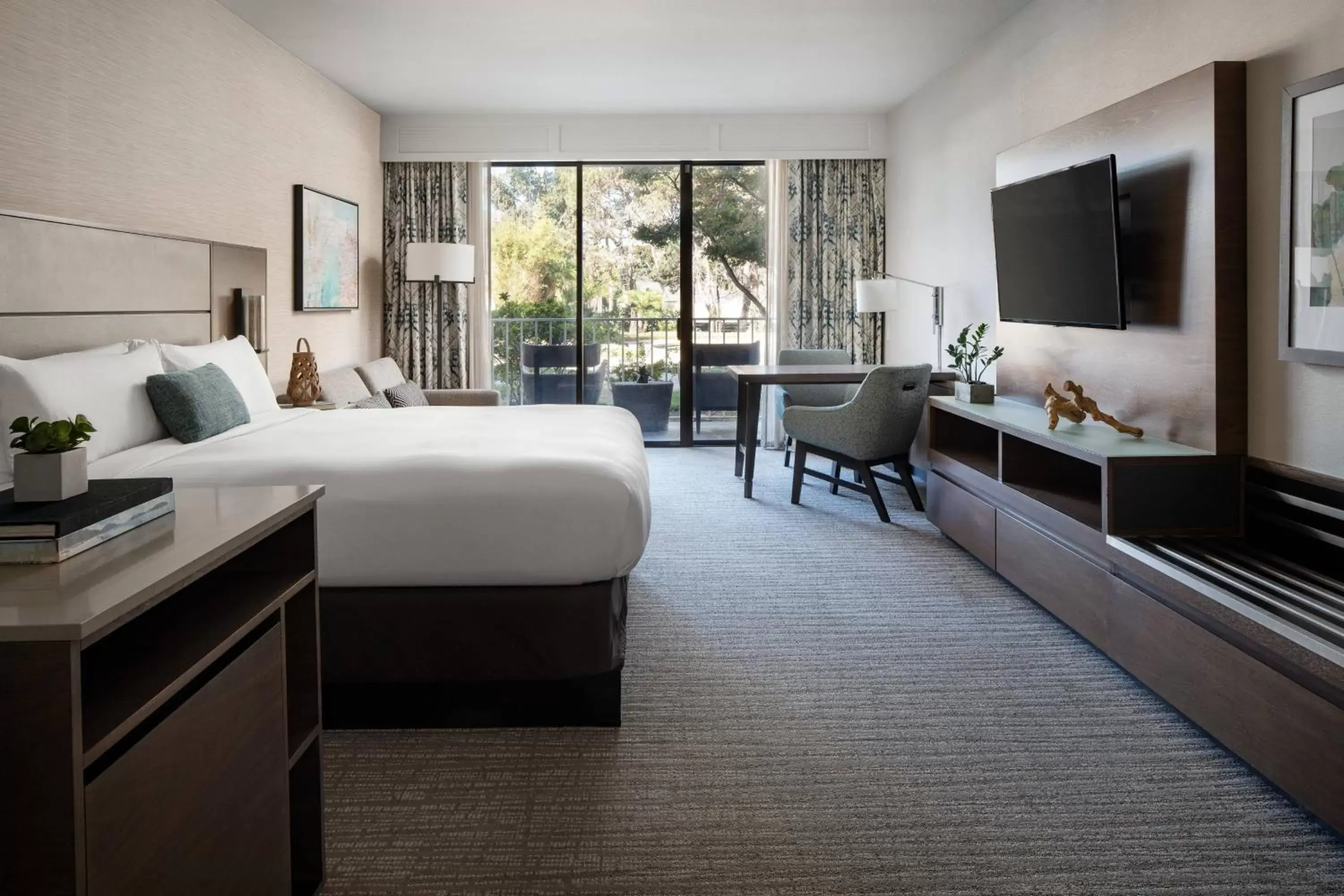 Photo of the whole room, TV/Entertainment Center in Coronado Island Marriott Resort & Spa