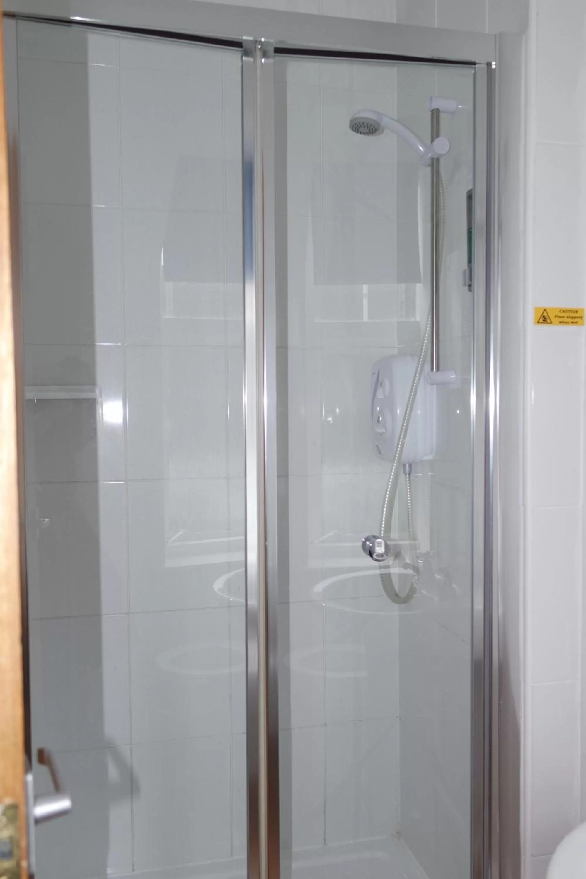 Bathroom in Gable End Hotel