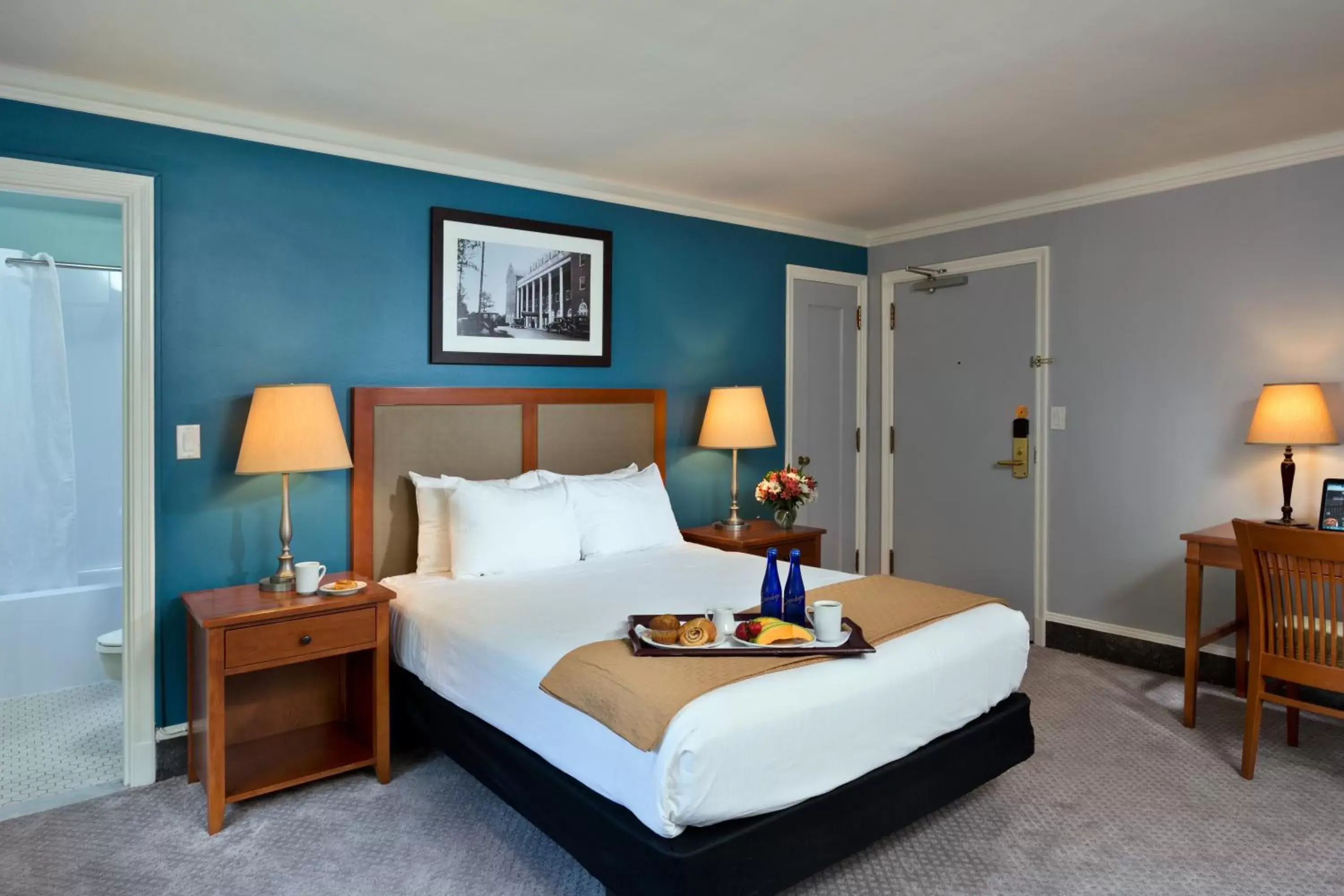 Bed in Gideon Putnam Resort & Spa