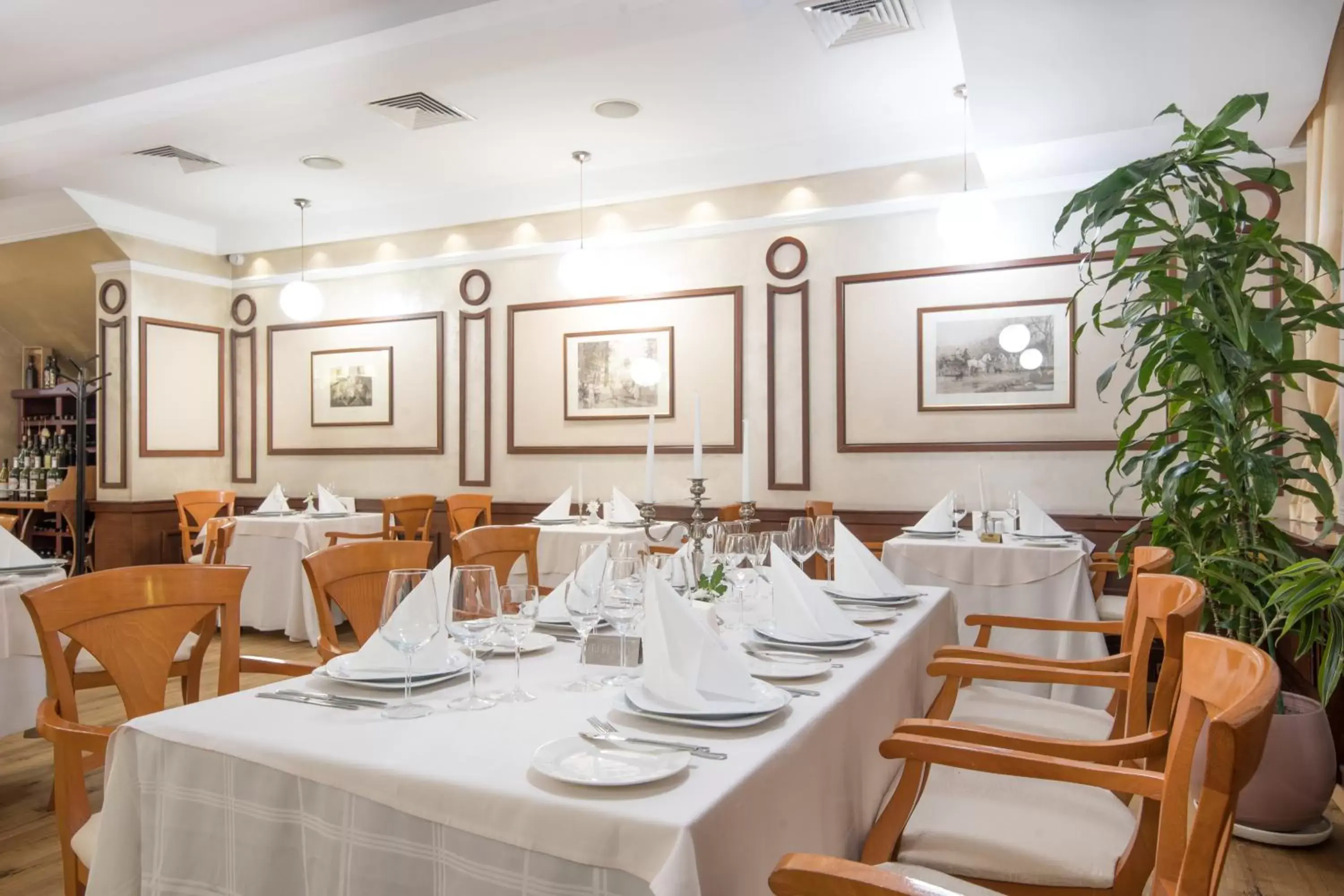 Restaurant/Places to Eat in Hotel Downtown - TOP location in the heart of Sofia city