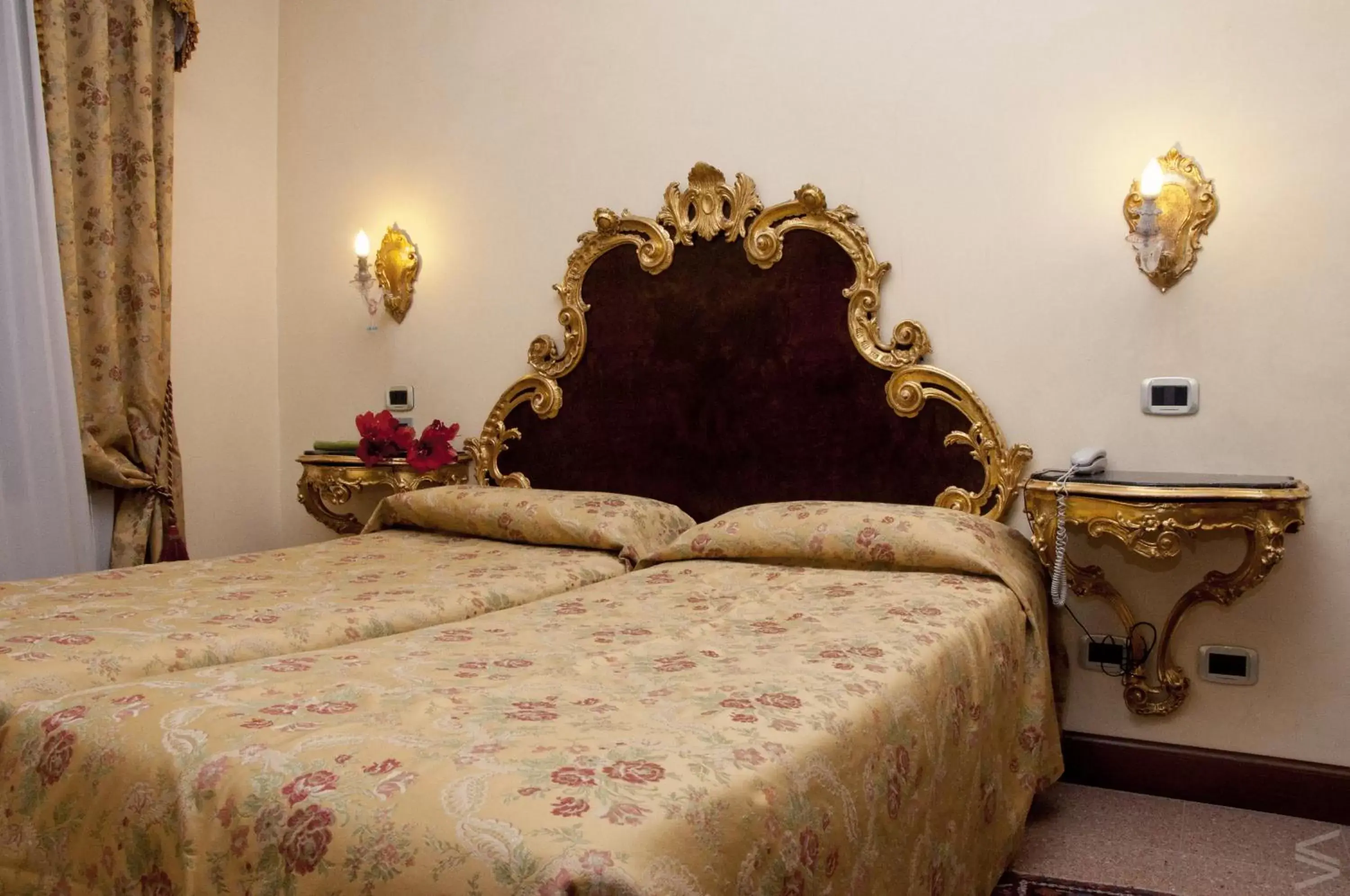 Bed in Residenza d'Epoca San Cassiano