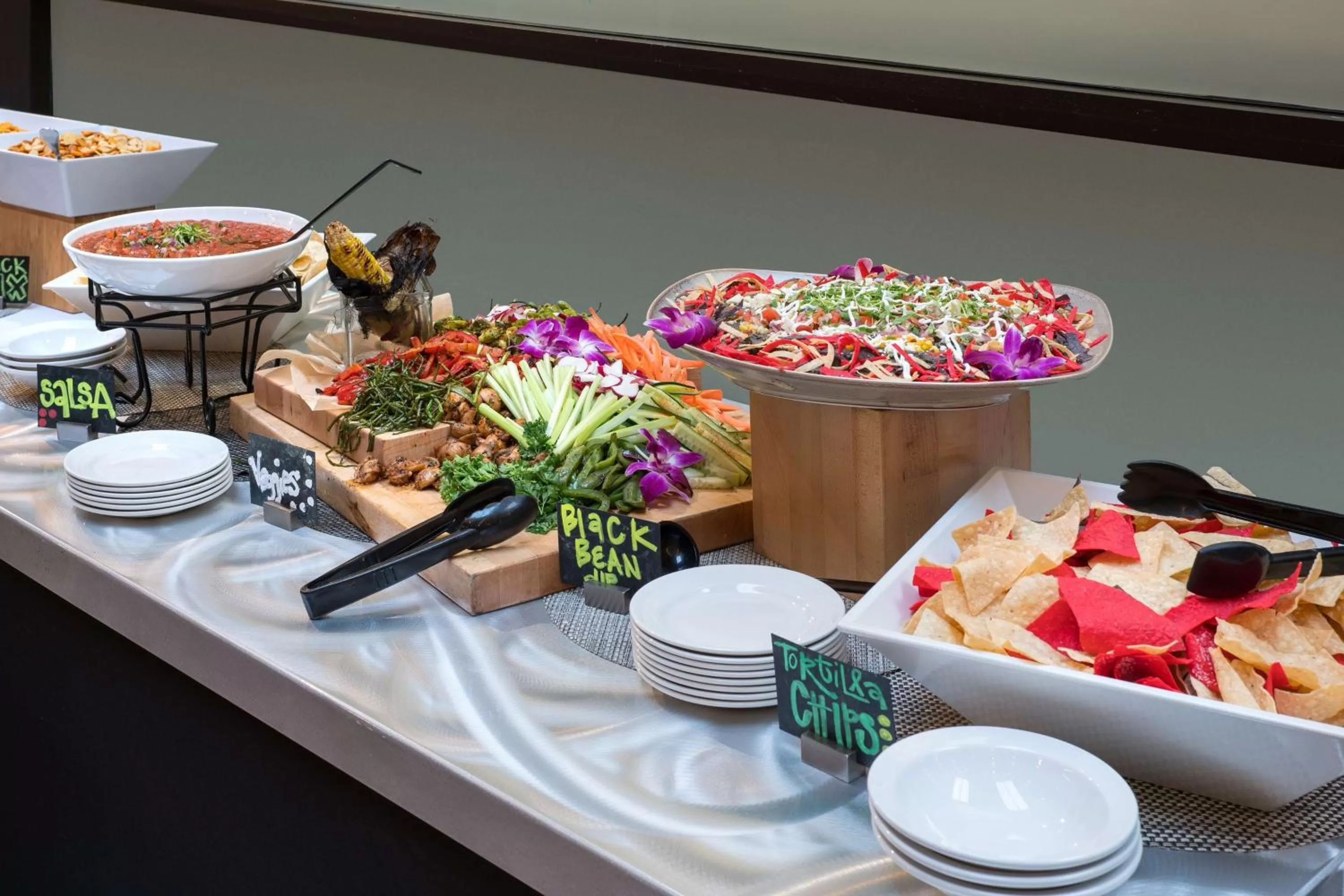 Dining area in Embassy Suites by Hilton Austin Central