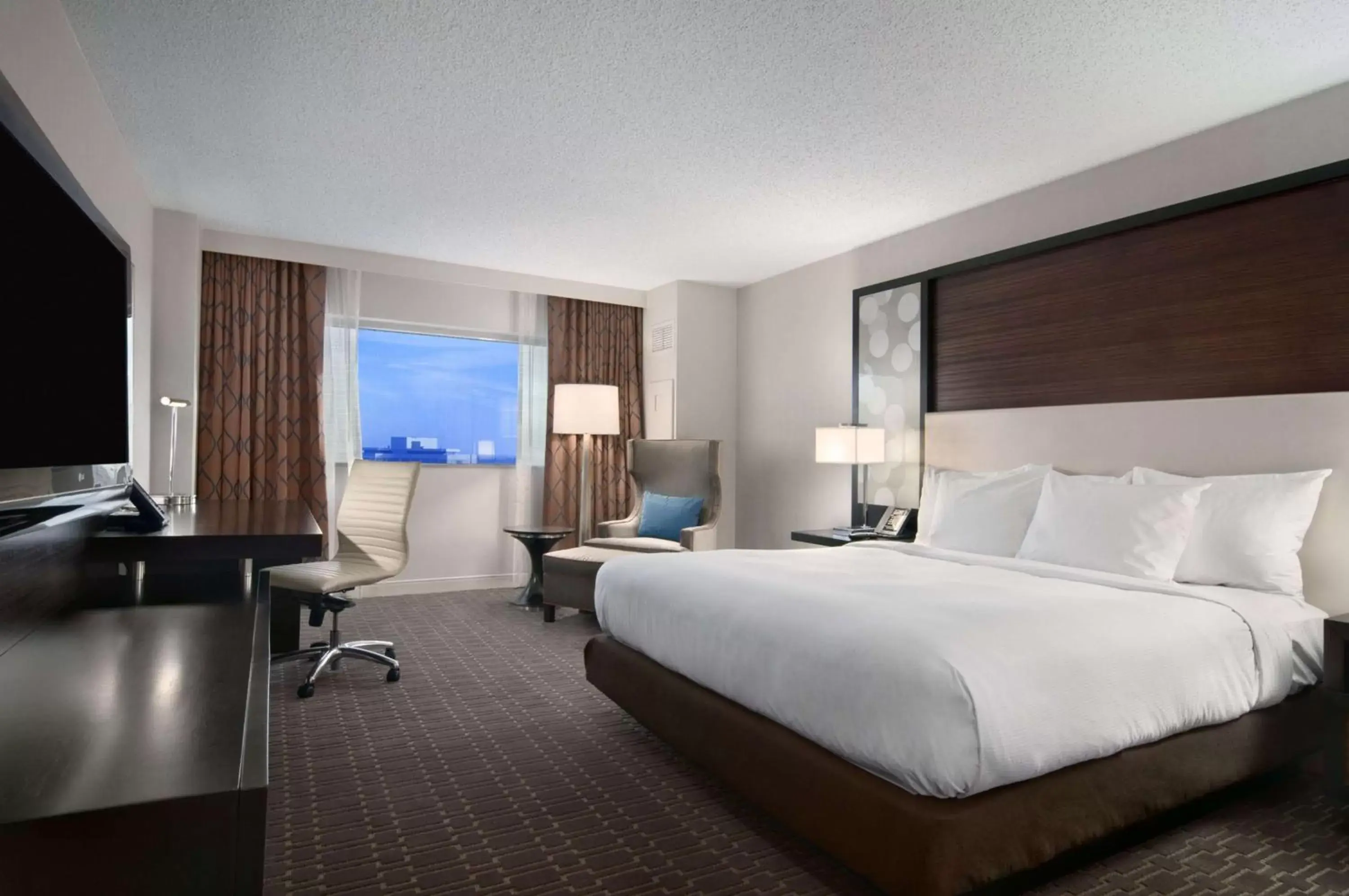 Bedroom in Hilton Atlanta Airport