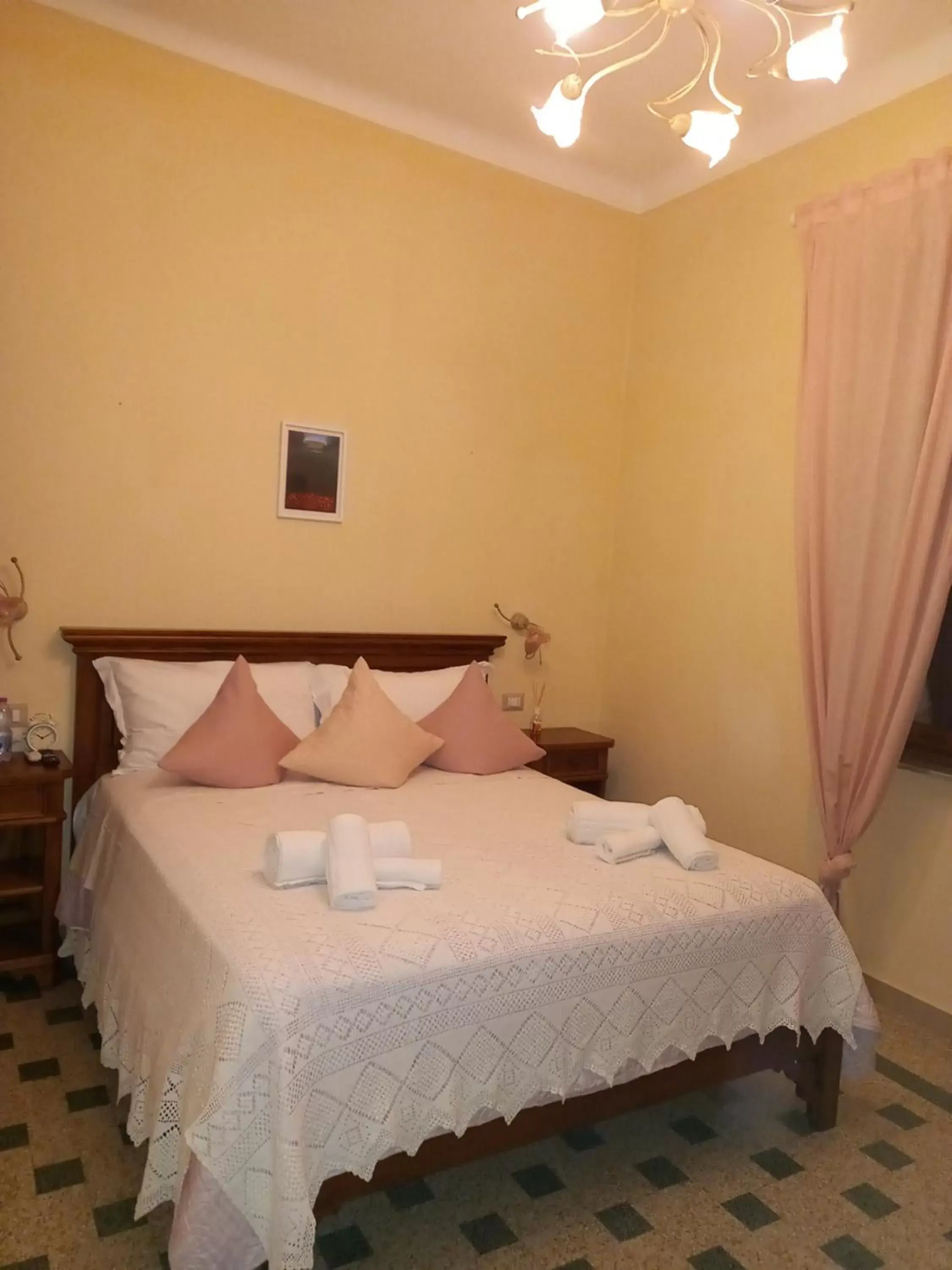 Bed in BnB Villa Melany vicino Centro