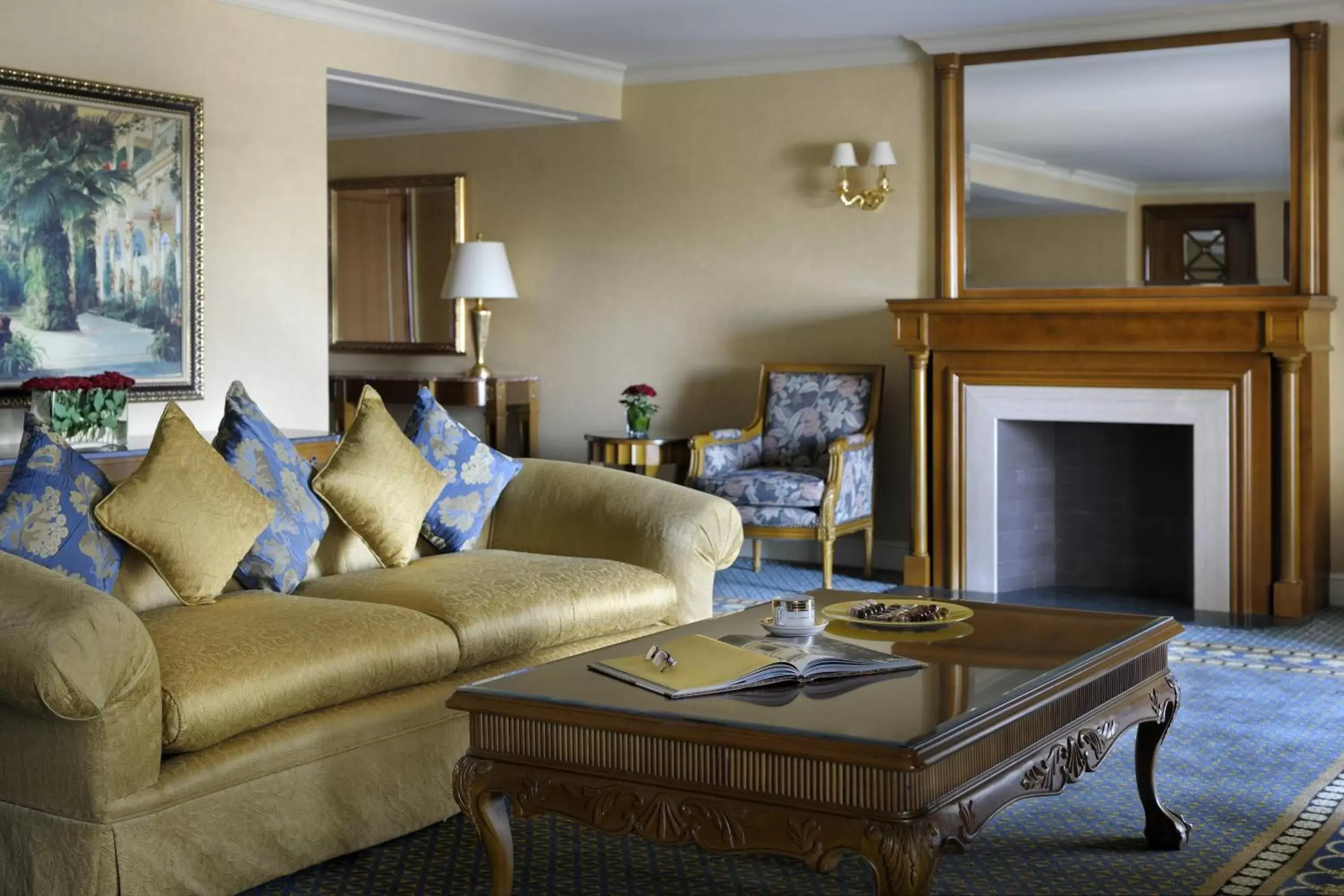 Living room, Seating Area in Cairo Marriott Hotel & Omar Khayyam Casino