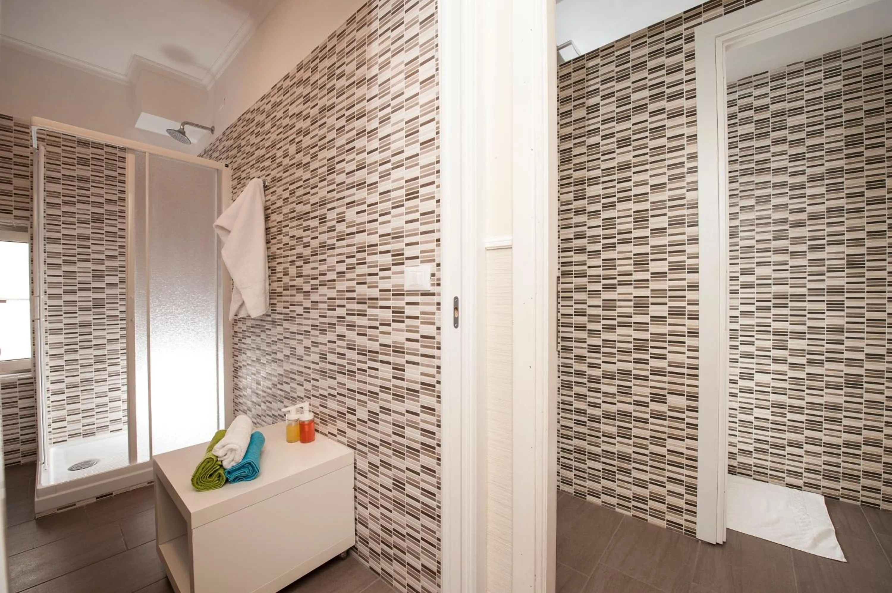 Bathroom in Budget Rooms Des Arts