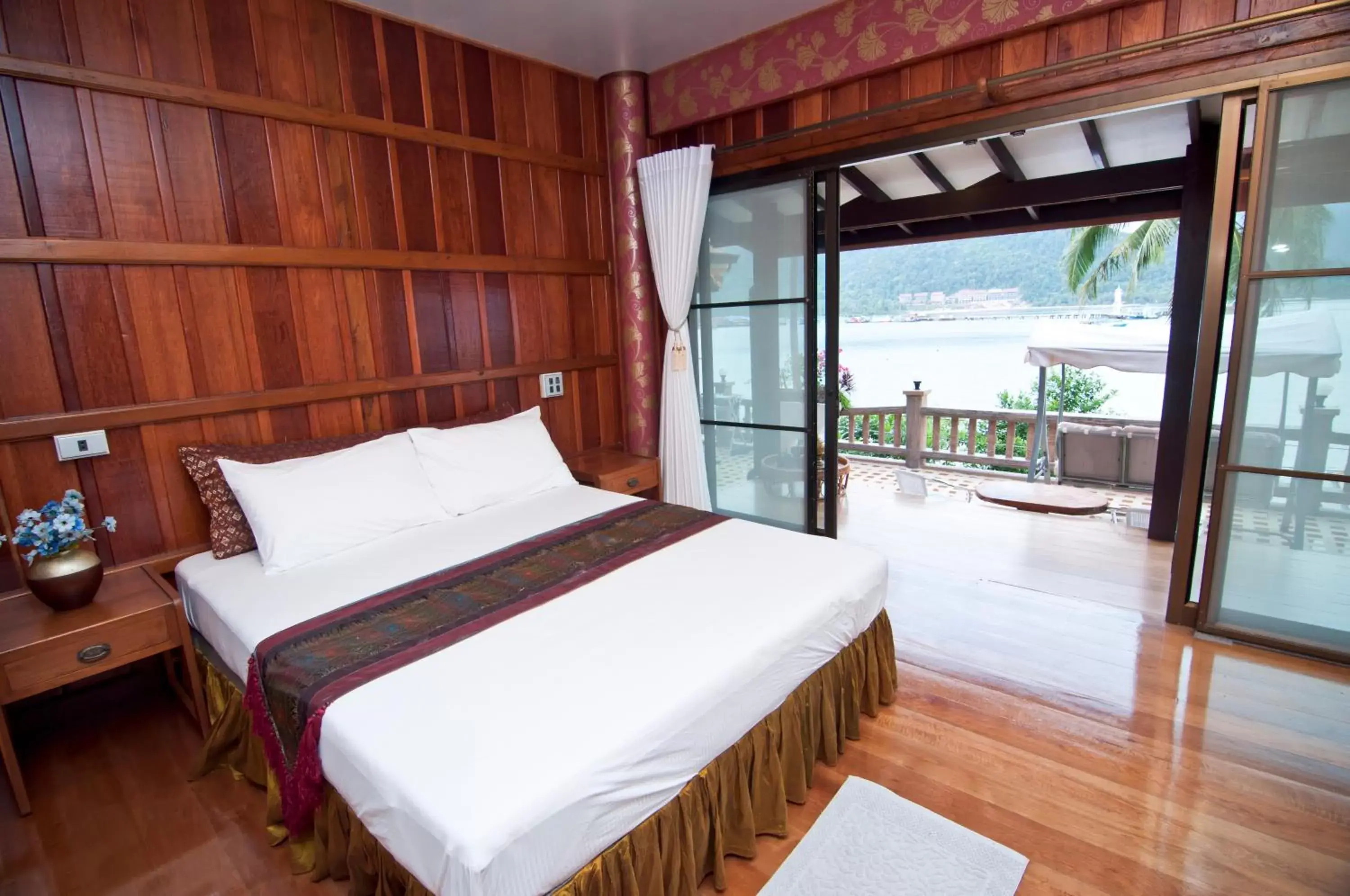 Sea view, Bed in Bhuvarin Resort