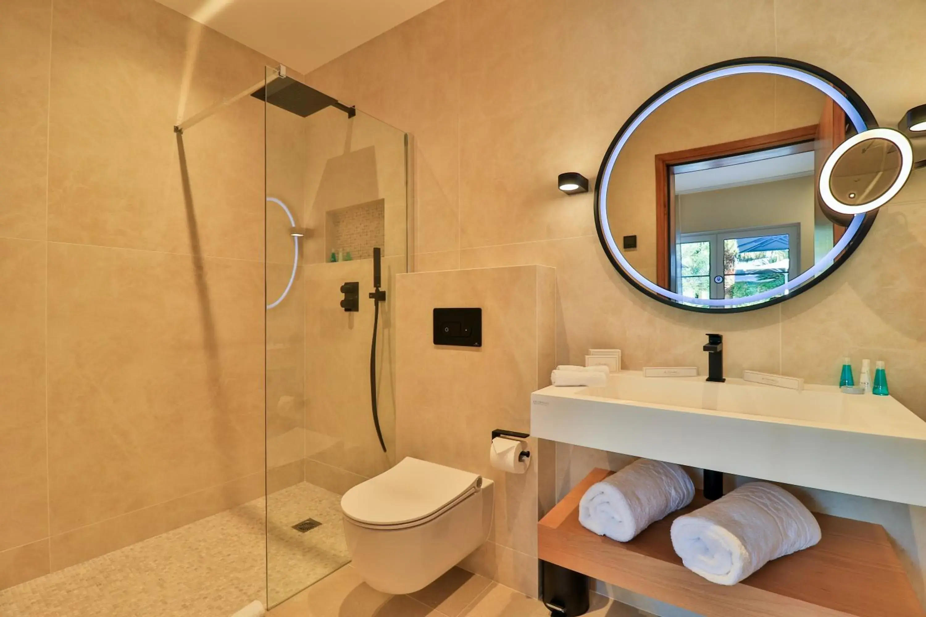Shower, Bathroom in Hostellerie La Farandole