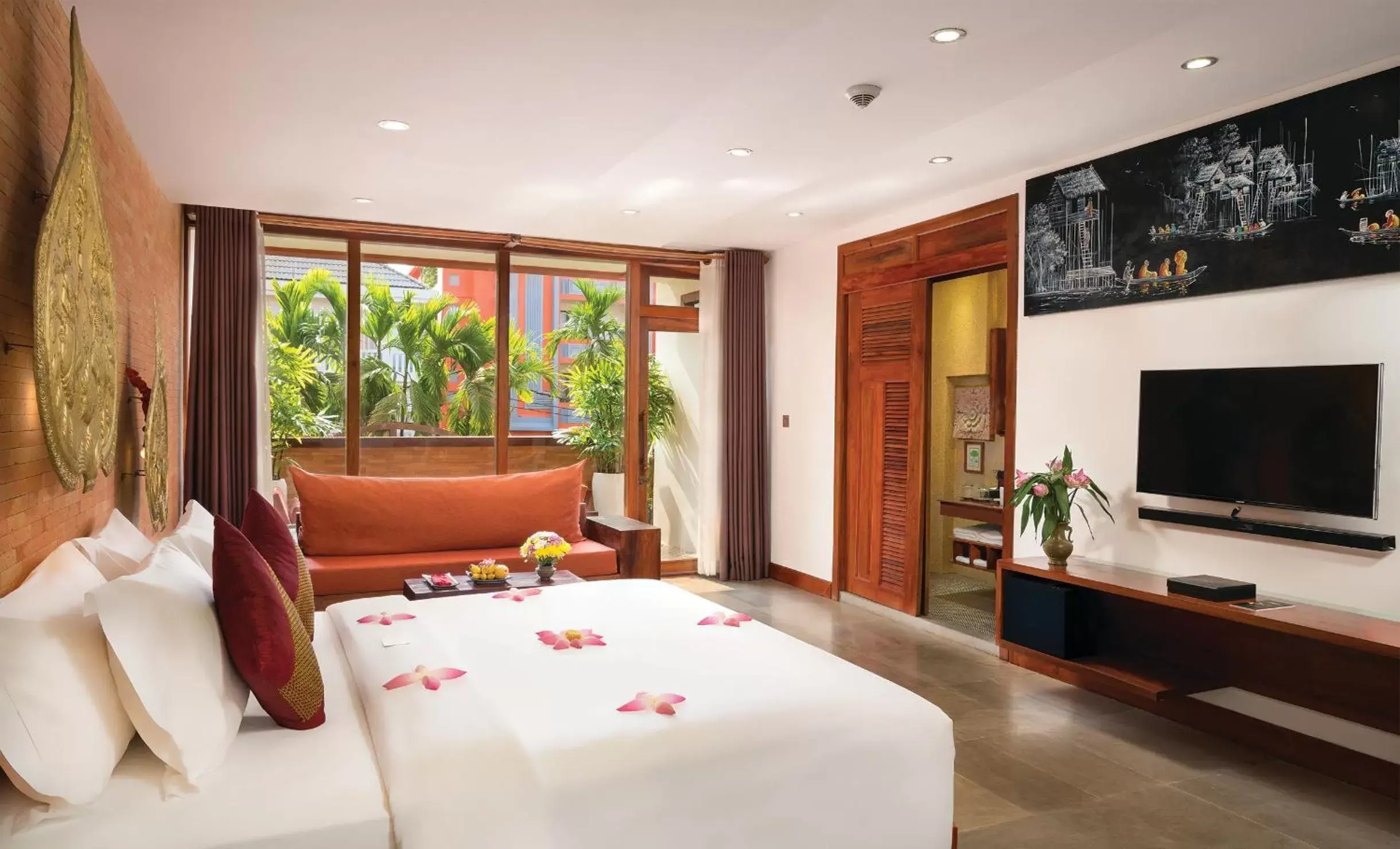 Bathroom, TV/Entertainment Center in Golden Temple Residence