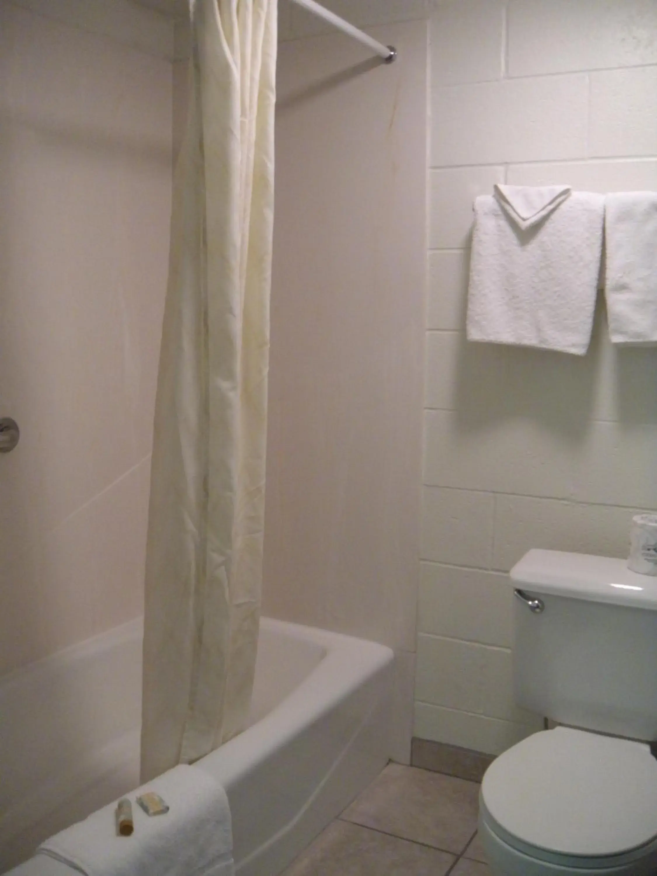 Bathroom in Motel West Bathroom in Motel West