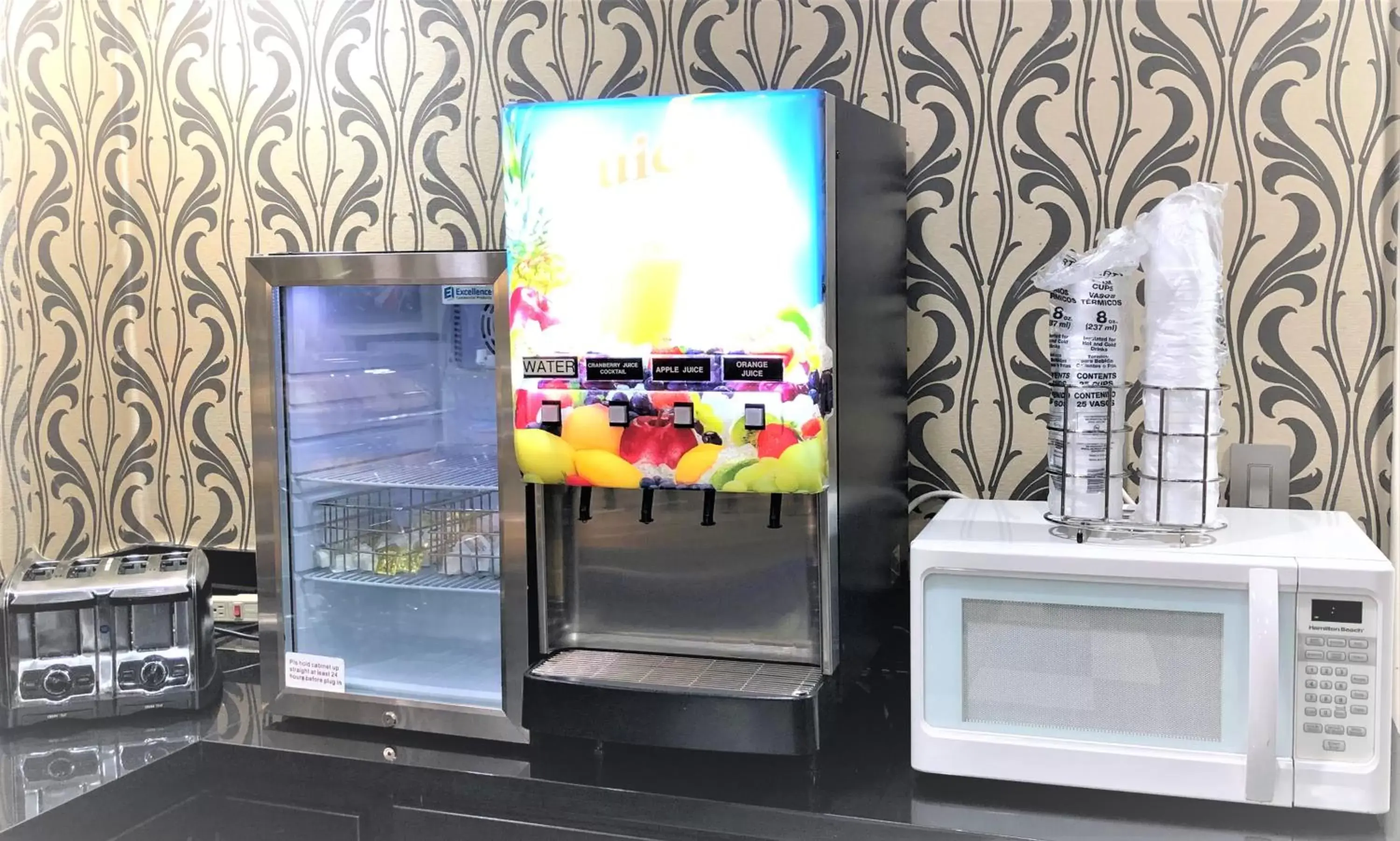 Breakfast in Howard Johnson by Wyndham Greensboro Near the Coliseum Breakfast in Howard Johnson by Wyndham Greensboro Near the Coliseum