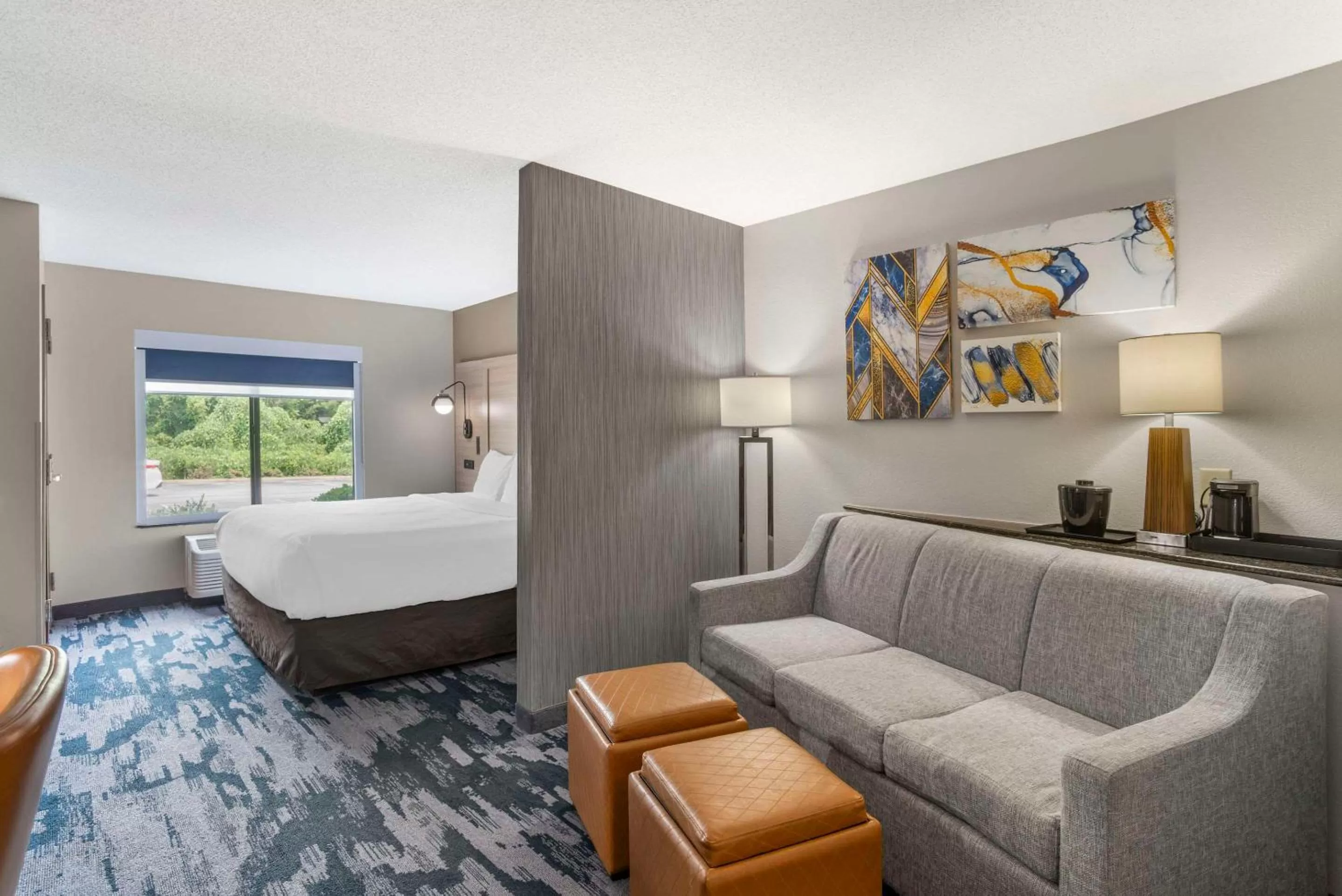 Bedroom, Bed in Comfort Suites At WestGate Mall