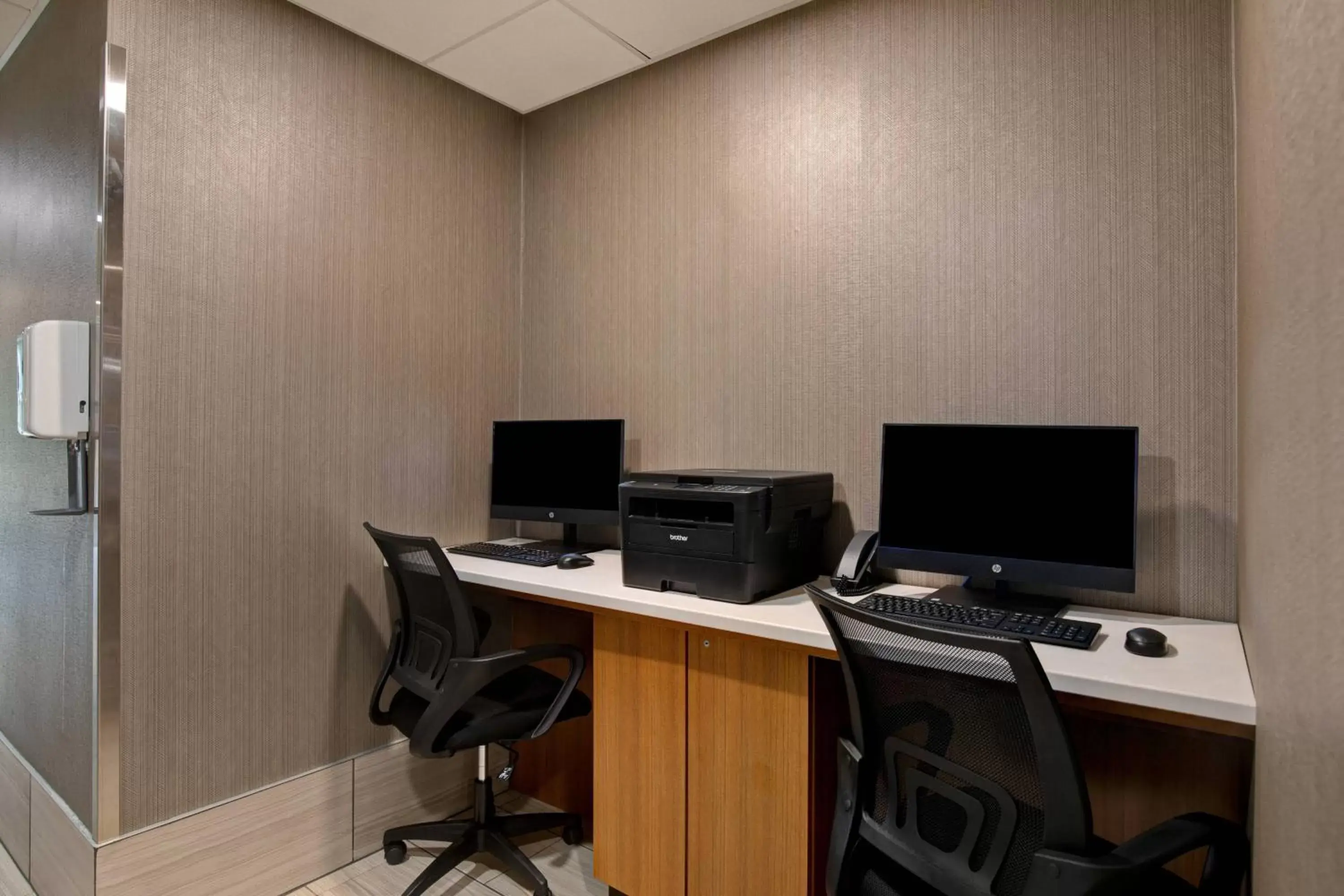 Business facilities, TV/Entertainment Center in SpringHill Suites by Marriott Orangeburg