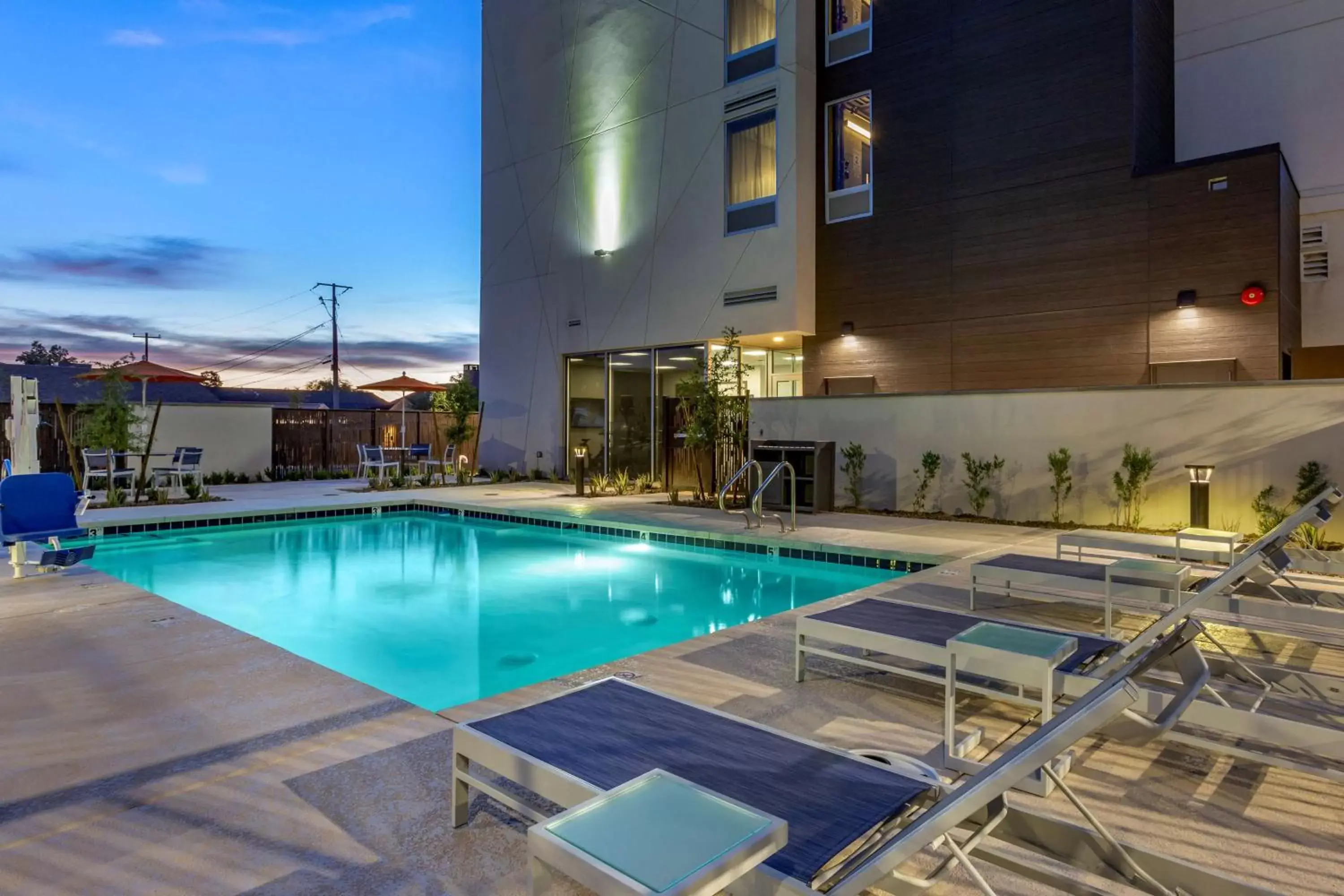 Pool view, Swimming Pool in Vīb Hotel by Best Western Phoenix - Tempe