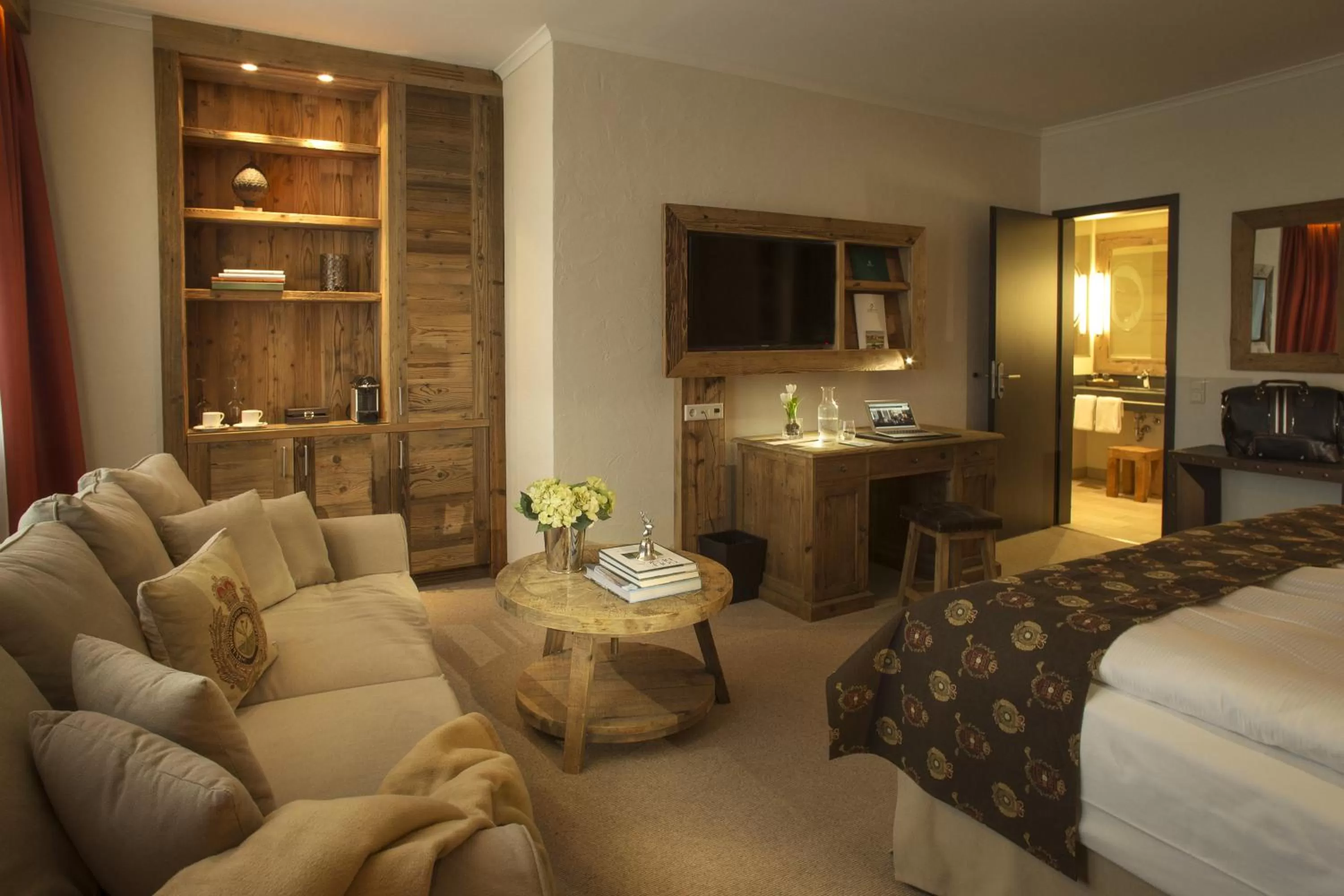 Photo of the whole room, Bed in Spa & GolfResort Weimarer Land