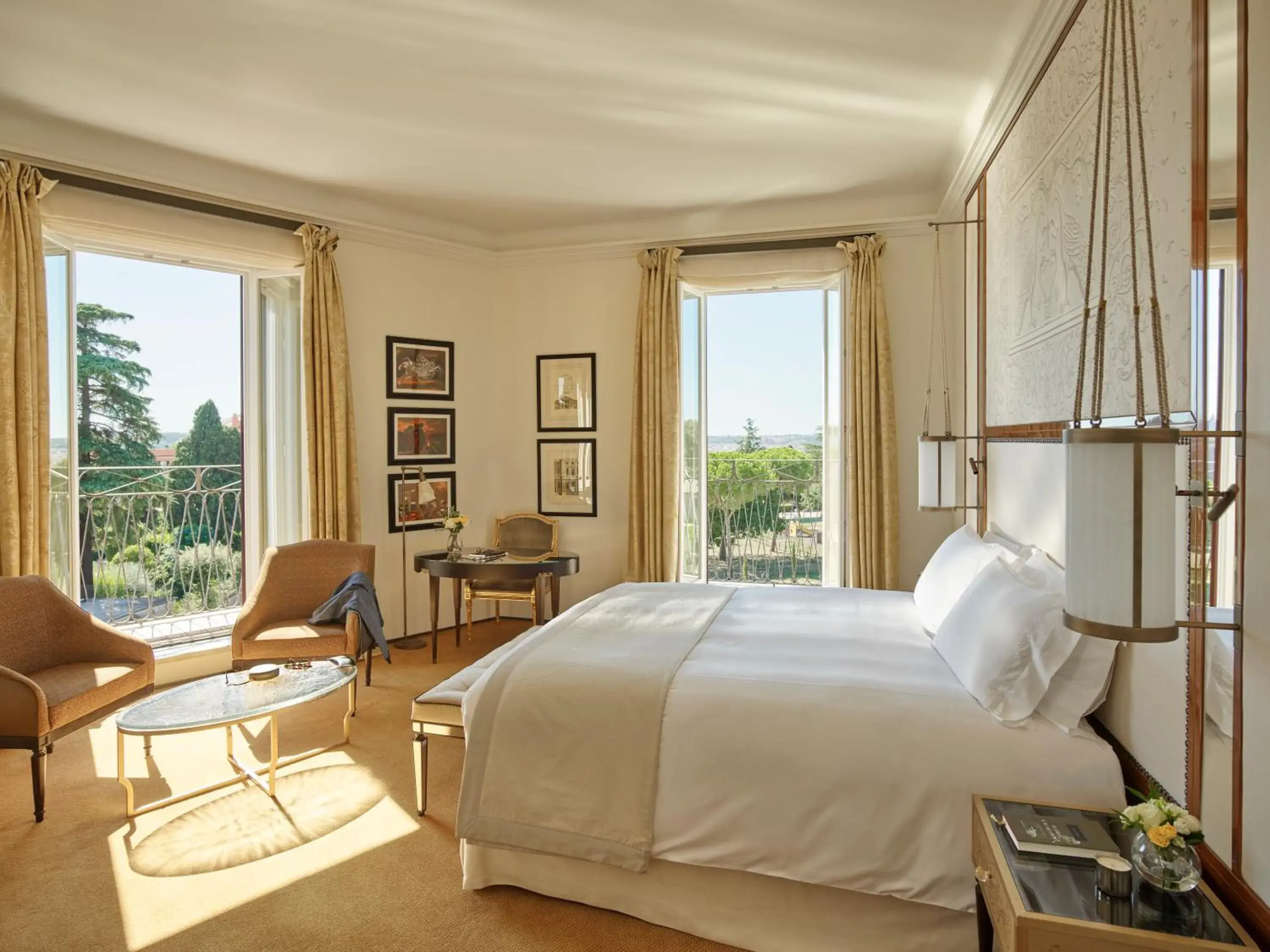 Bedroom, View in Hotel Eden - Dorchester Collection