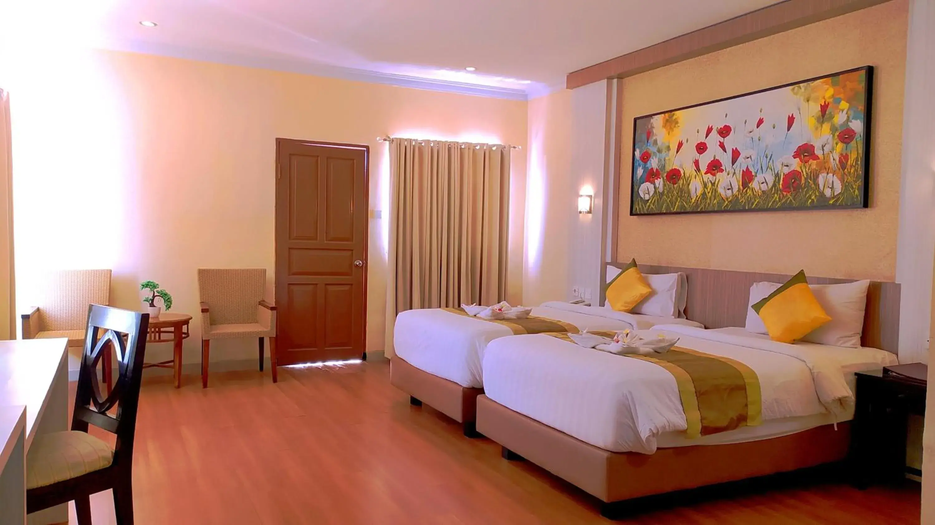 Bedroom, Bed in Puri Saron Denpasar Hotel