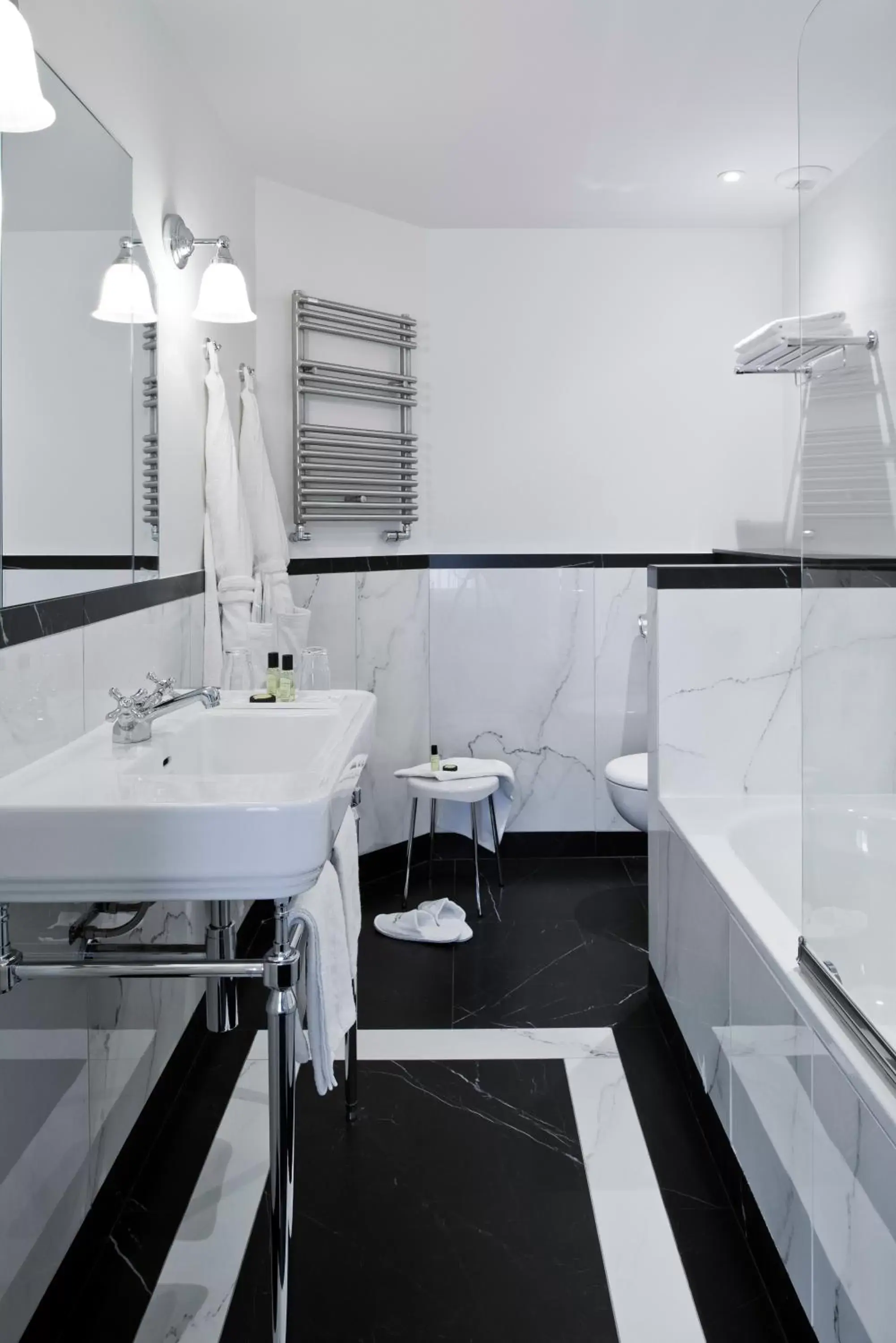 Shower, Bathroom in Hôtel Saint-Pétersbourg Opéra & Spa