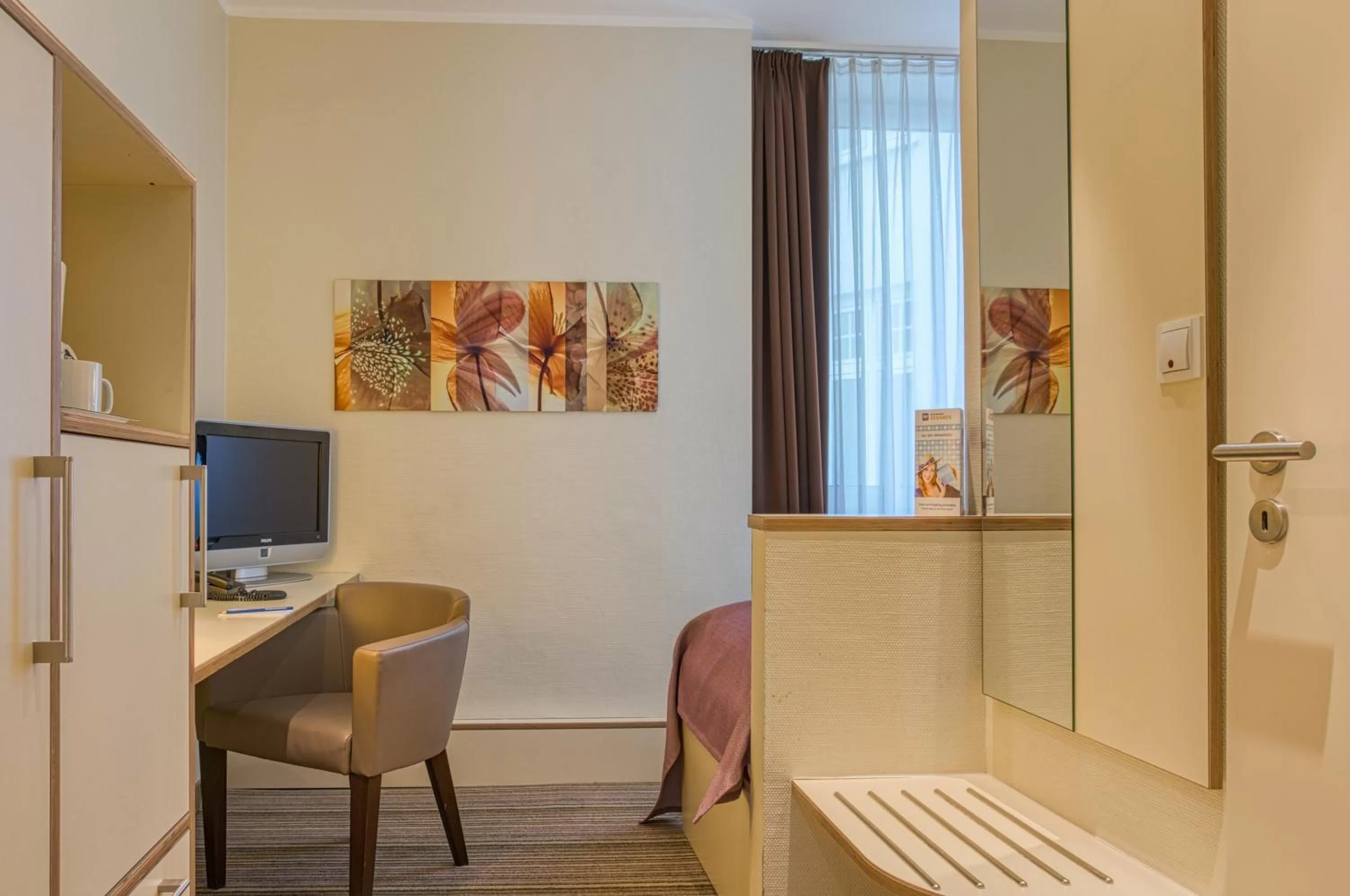 TV/Entertainment Center in Best Western Hotel Bremen City