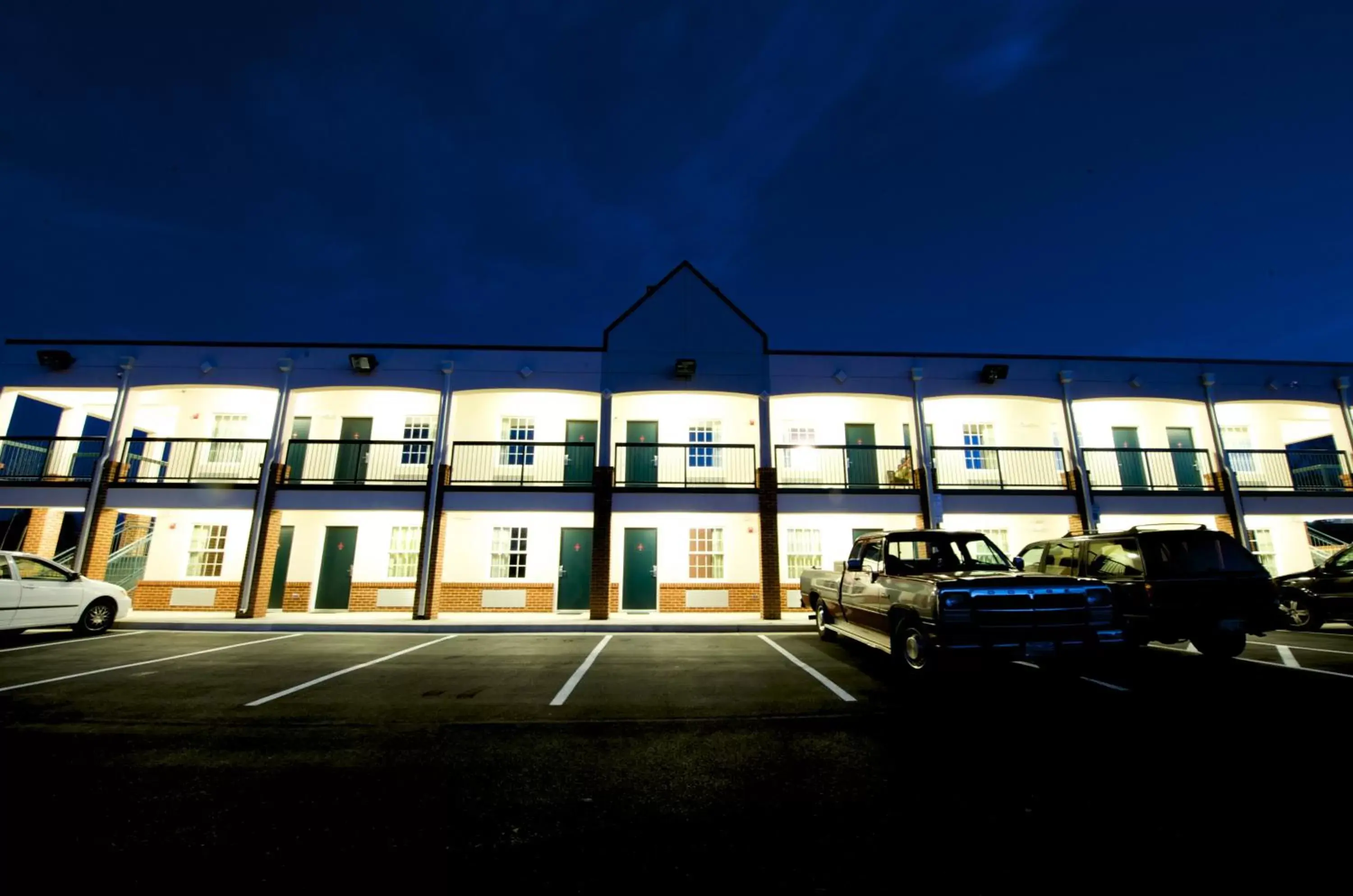 Property building in Executive Inn & Suites Upper Marlboro Property building in Executive Inn & Suites Upper Marlboro