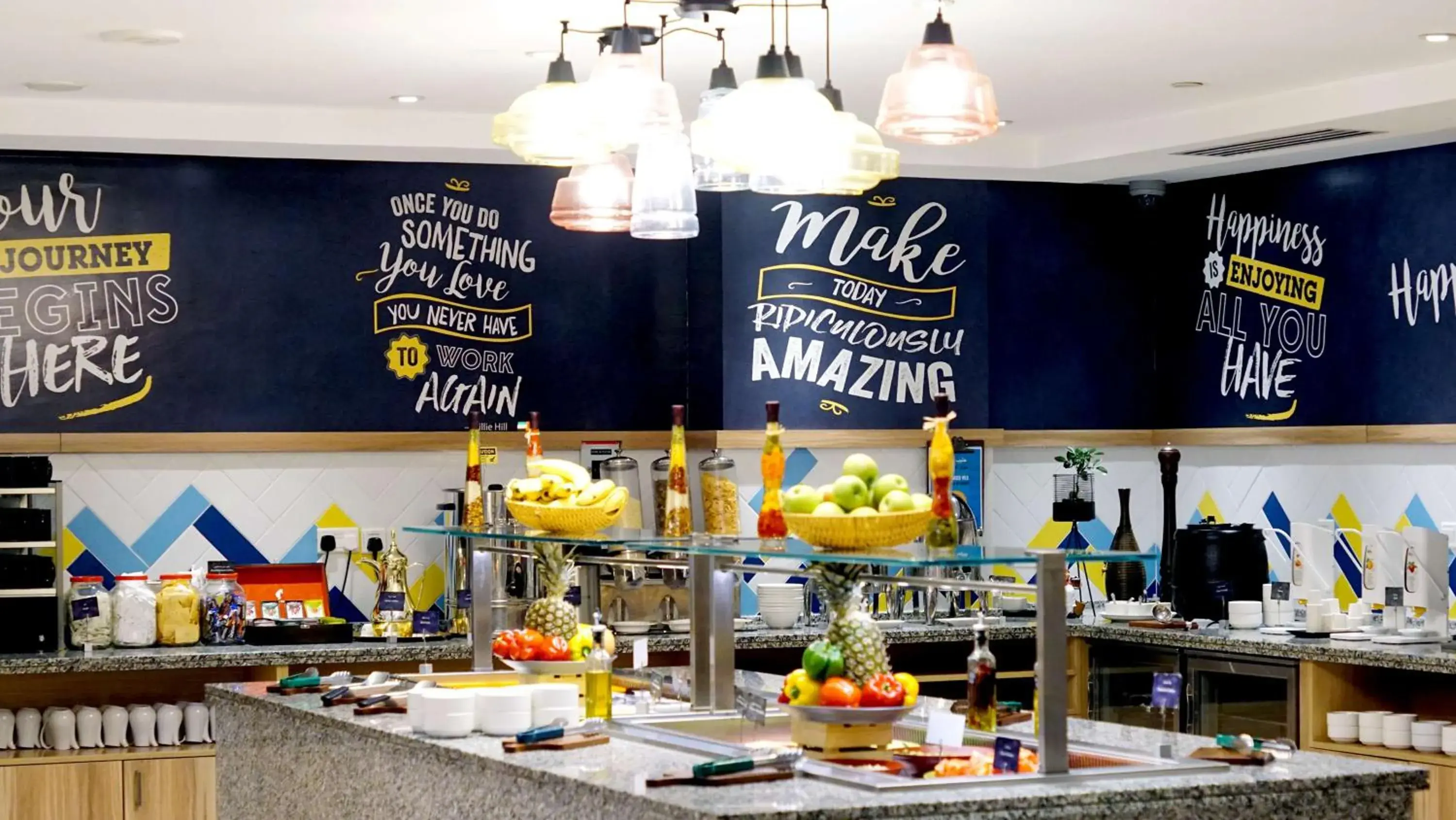 Breakfast, Restaurant/Places to Eat in Hampton By Hilton Dubai Al Barsha