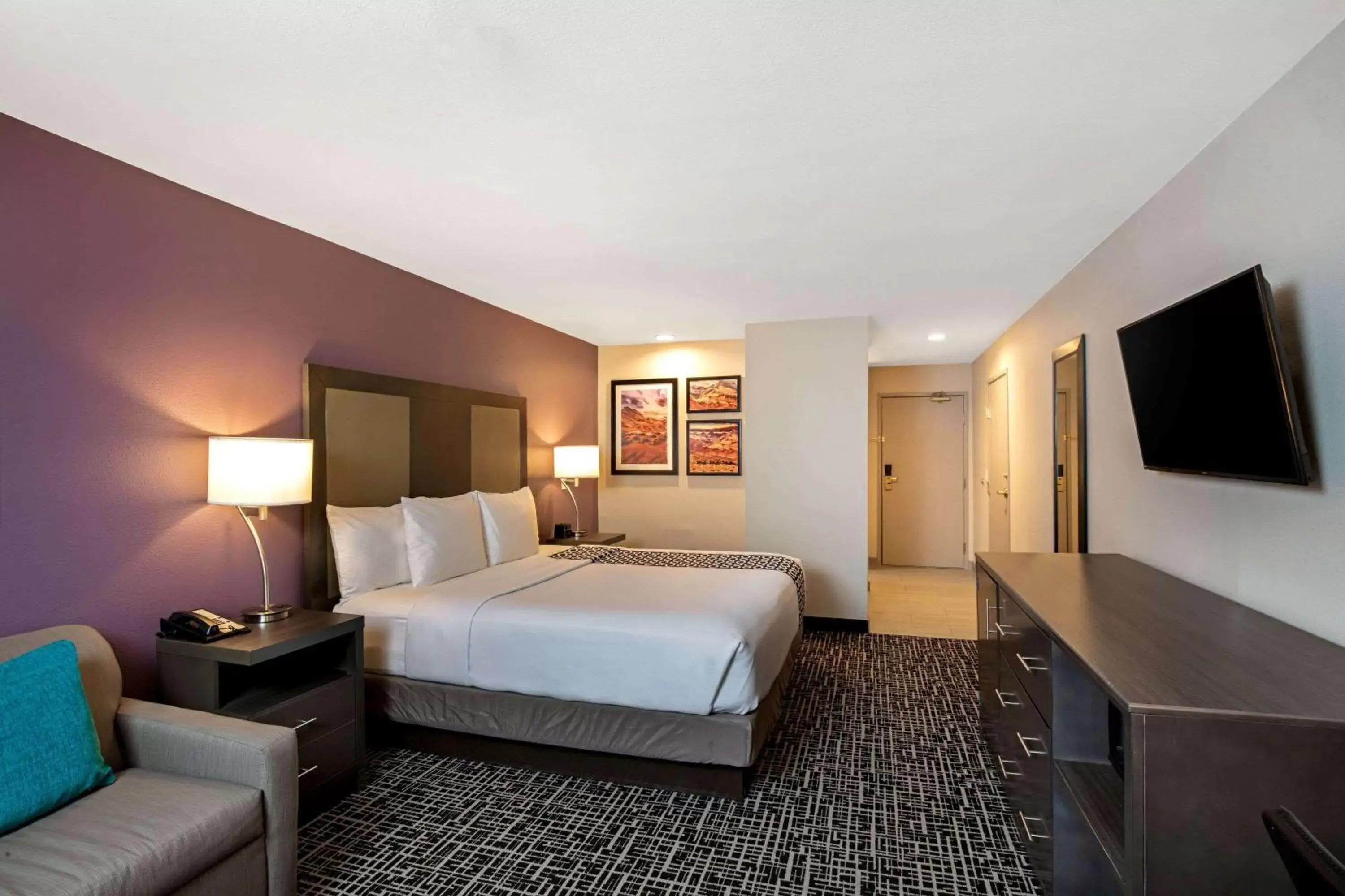 TV and multimedia in La Quinta Inn & Suites by Wyndham Las Vegas Nellis