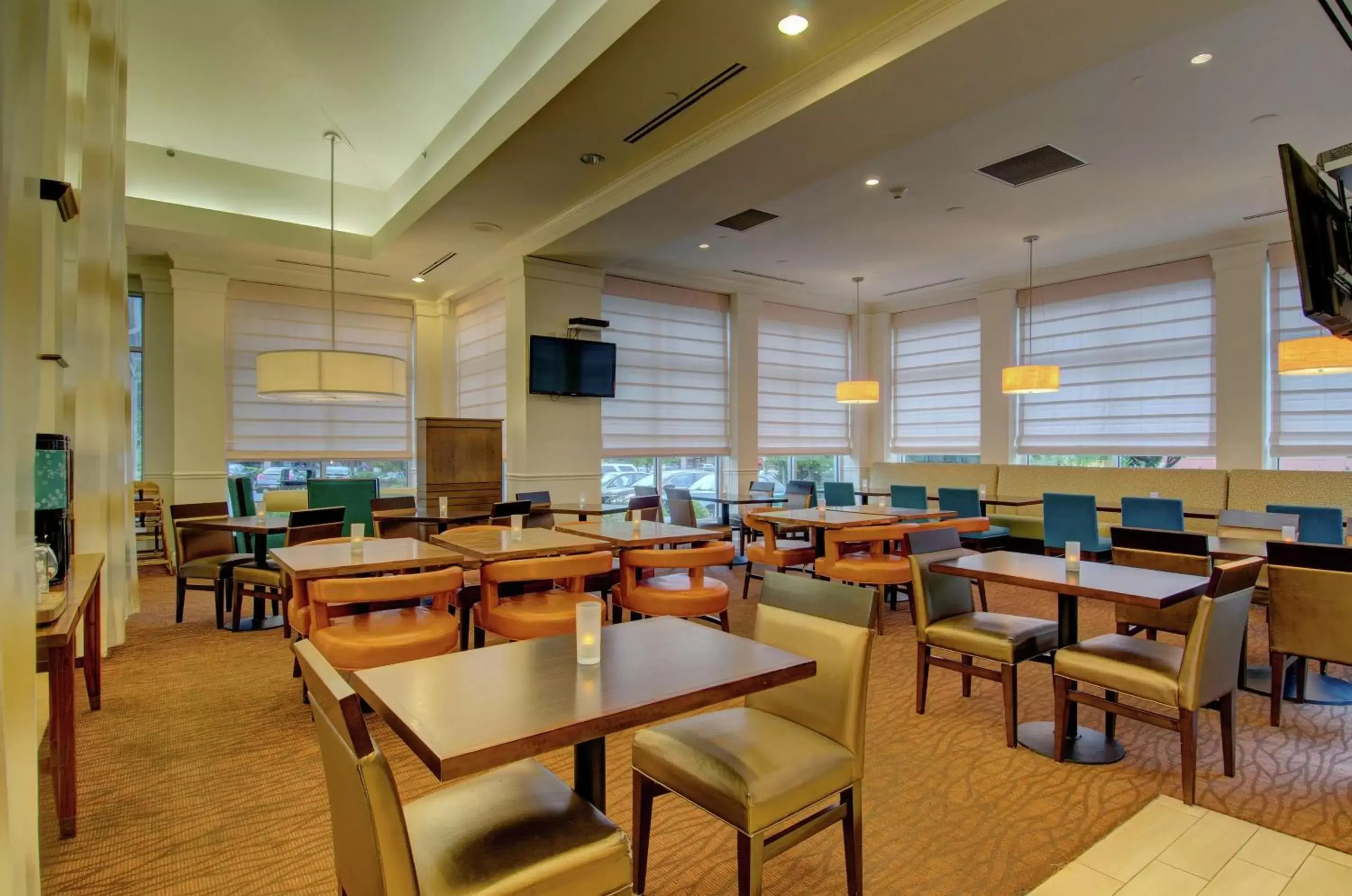 Dining area, Restaurant/Places to Eat in Hilton Garden Inn Norwalk