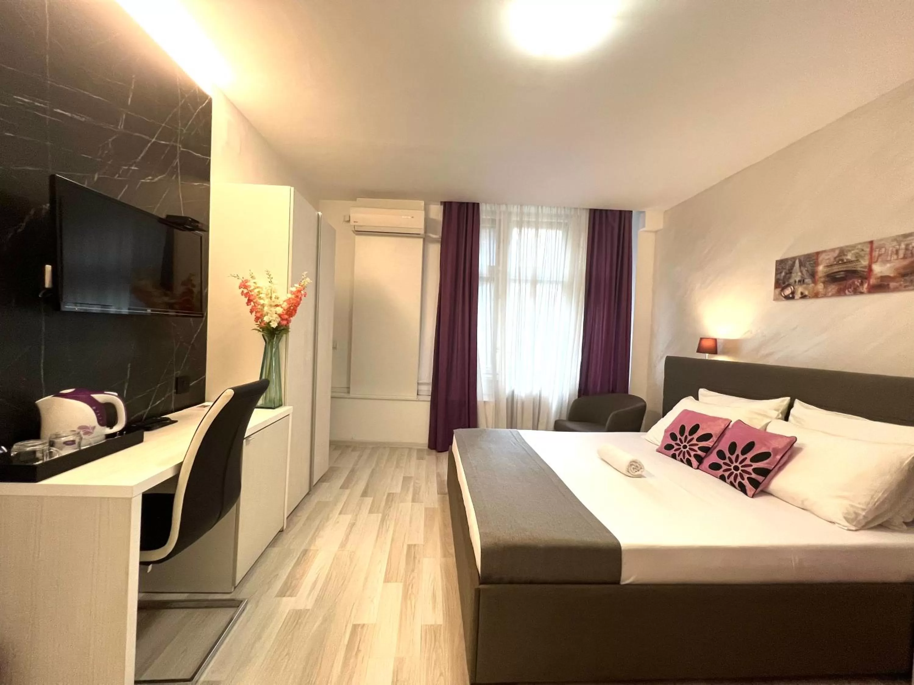 Bed in Centar Forever