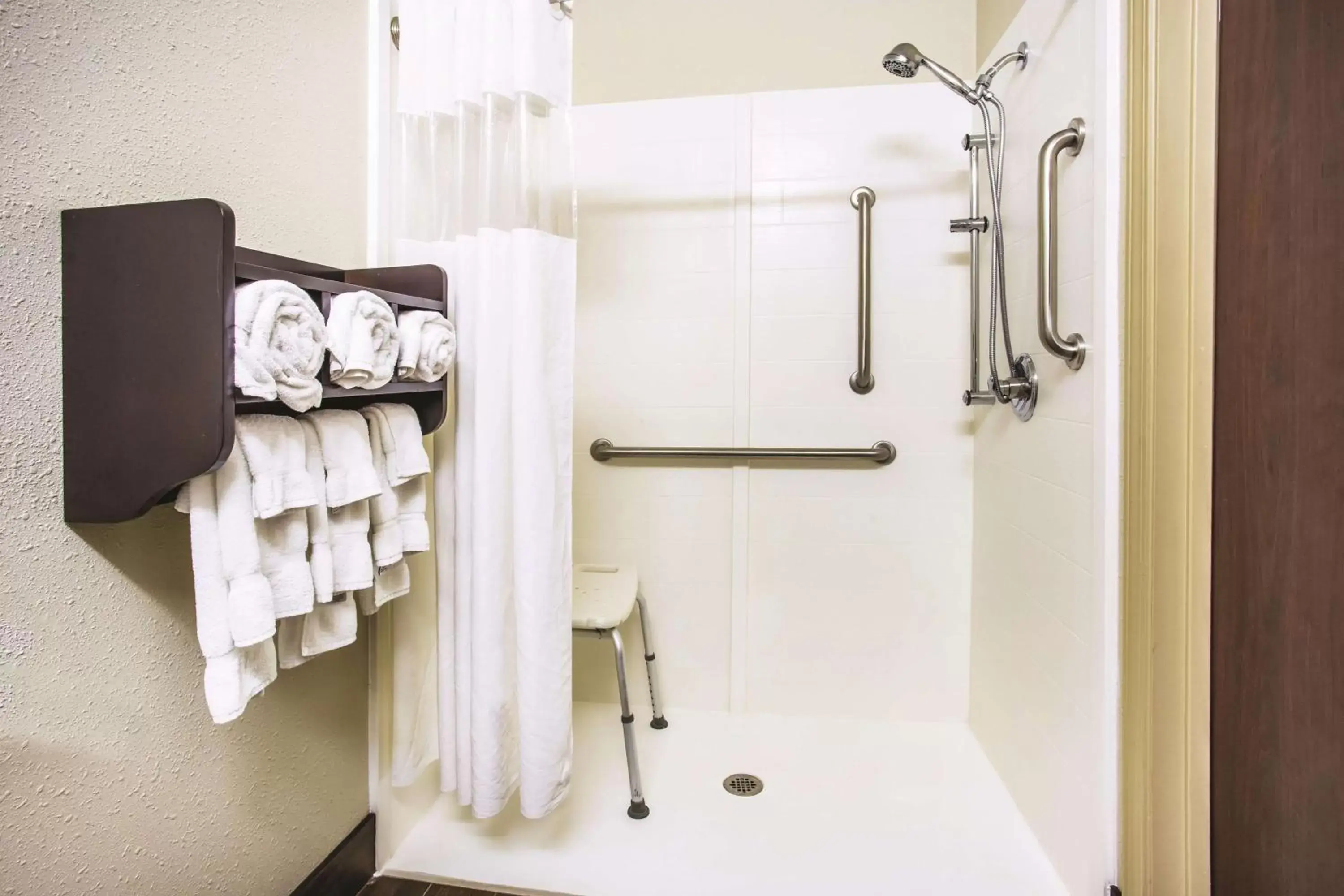 Shower, Bathroom in La Quinta by Wyndham Evansville