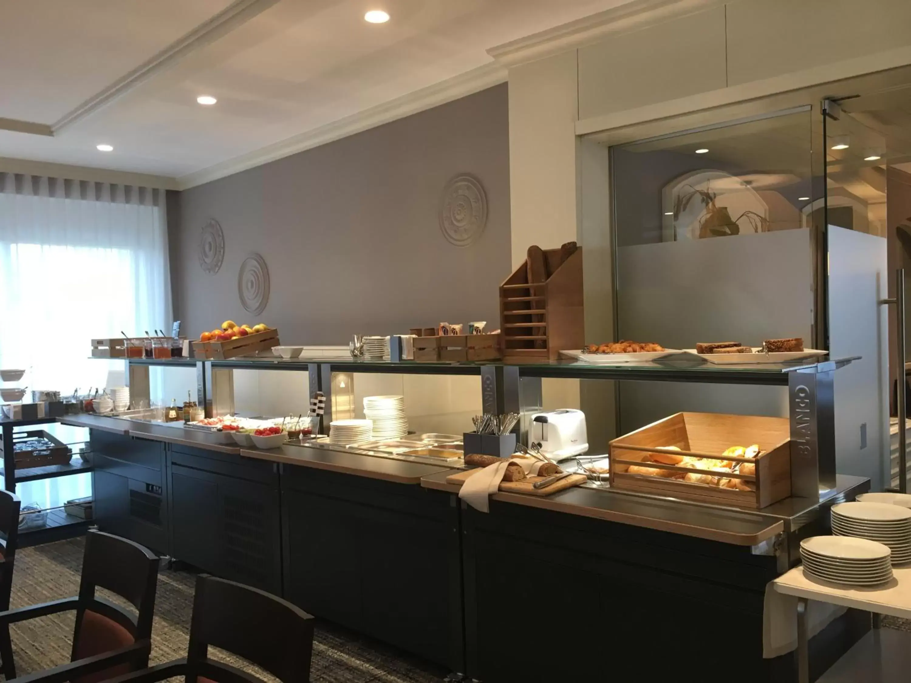 Buffet breakfast, Restaurant/Places to Eat in AVIA Hotel