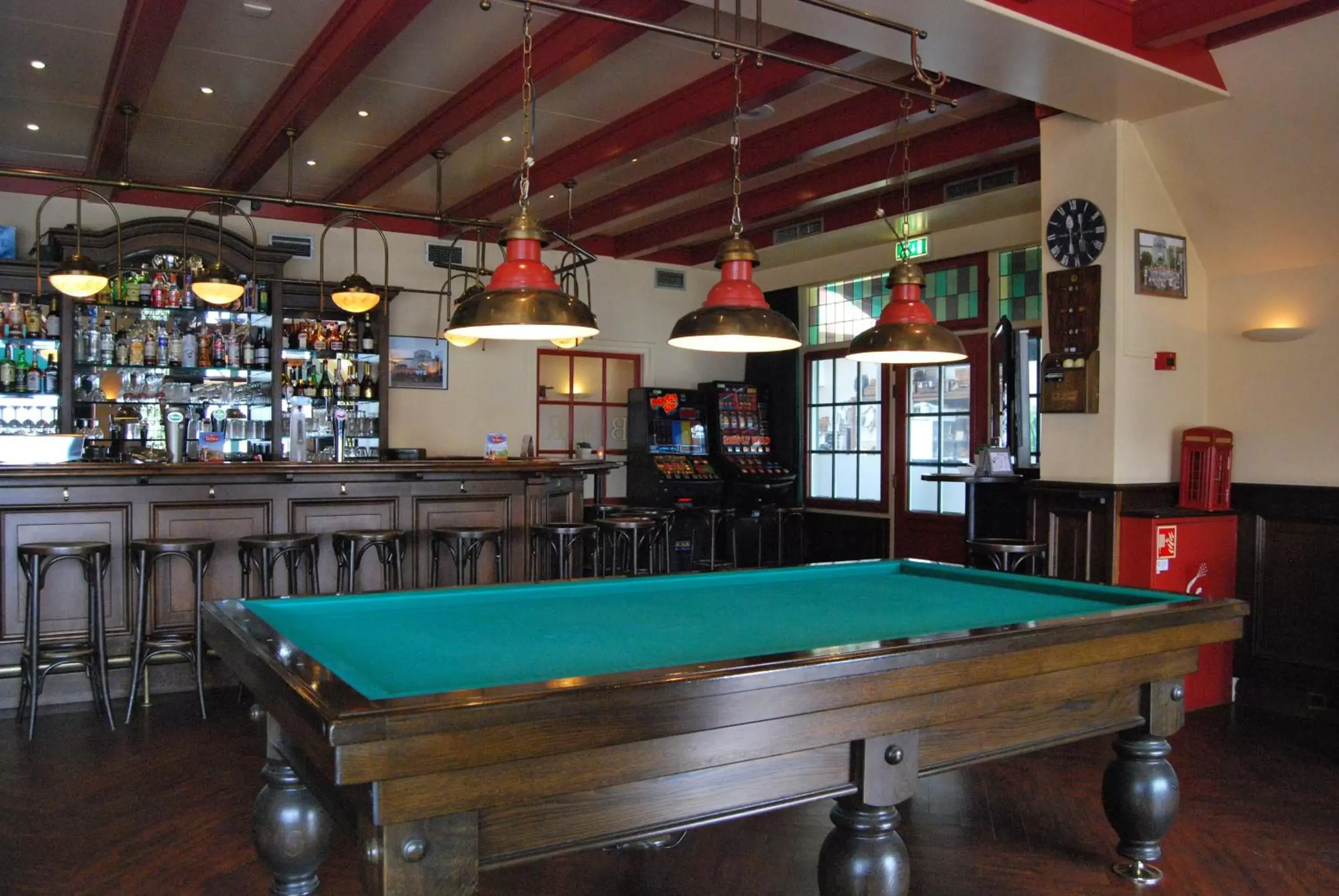 Lounge or bar, Billiards in Hotel De Rustende Jager