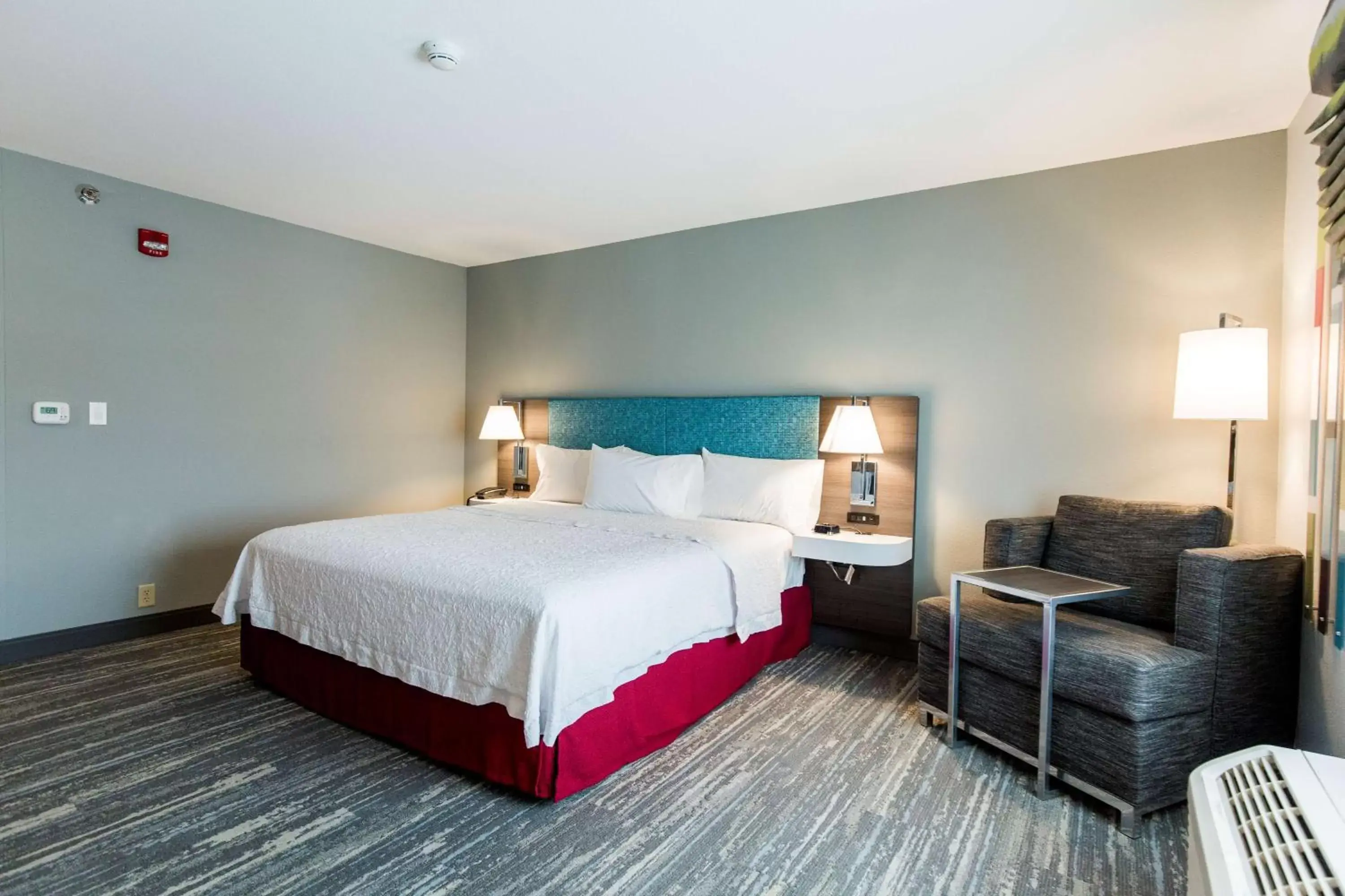 Living room, Bed in Hampton Inn Bismarck