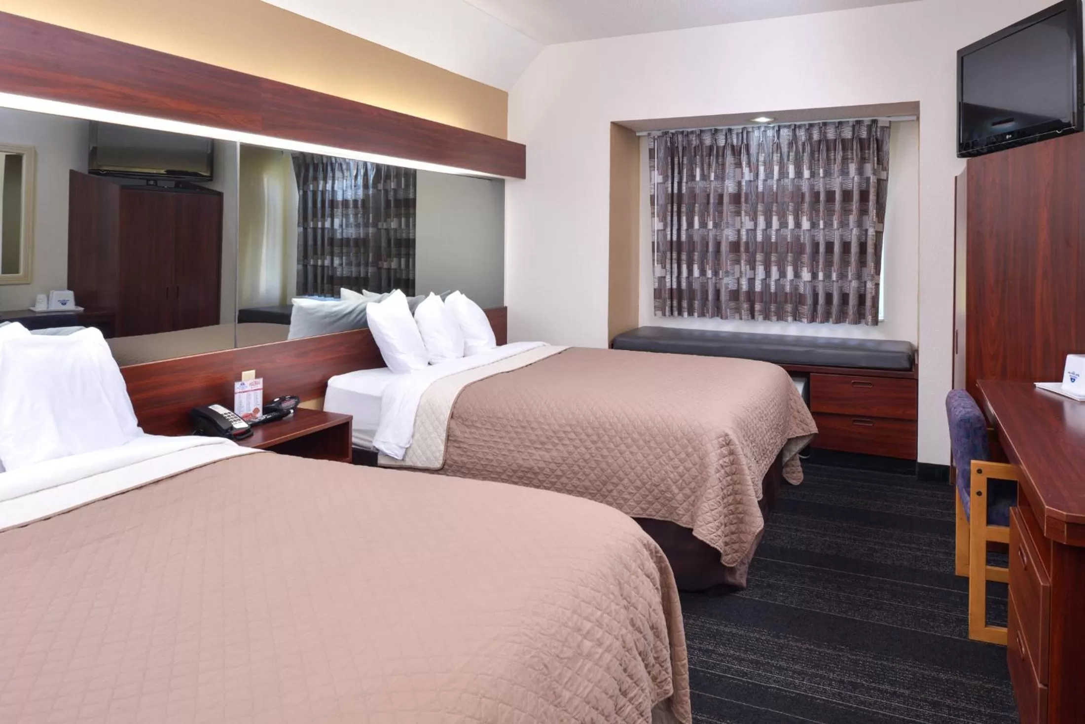 Bedroom in Americas Best Value Inn & Suites Maryville