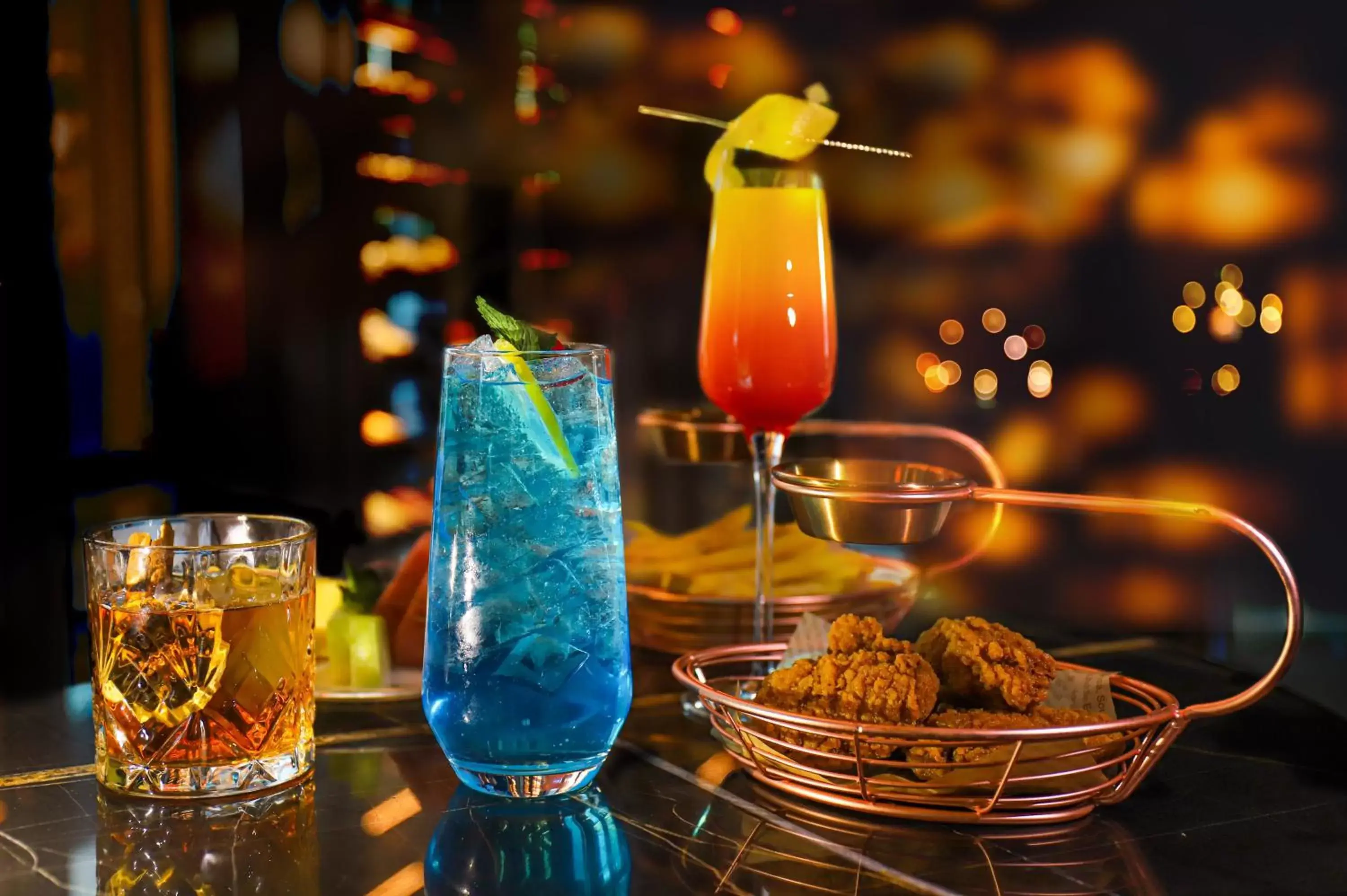 Lounge or bar, Drinks in Crowne Plaza Shanghai Hongqiao, an IHG Hotel