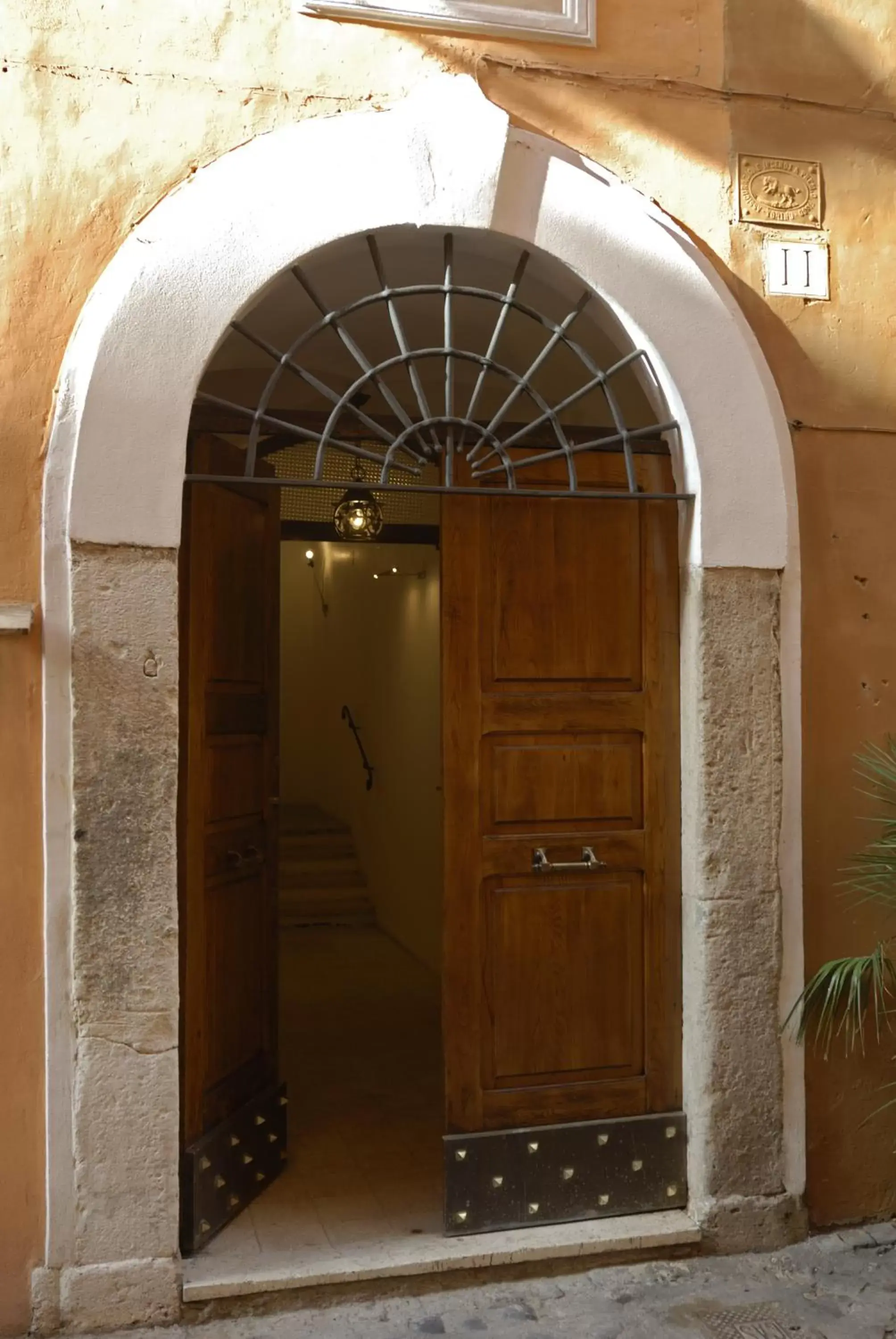 Facade/entrance in Vicolo del Lupo Guesthouse