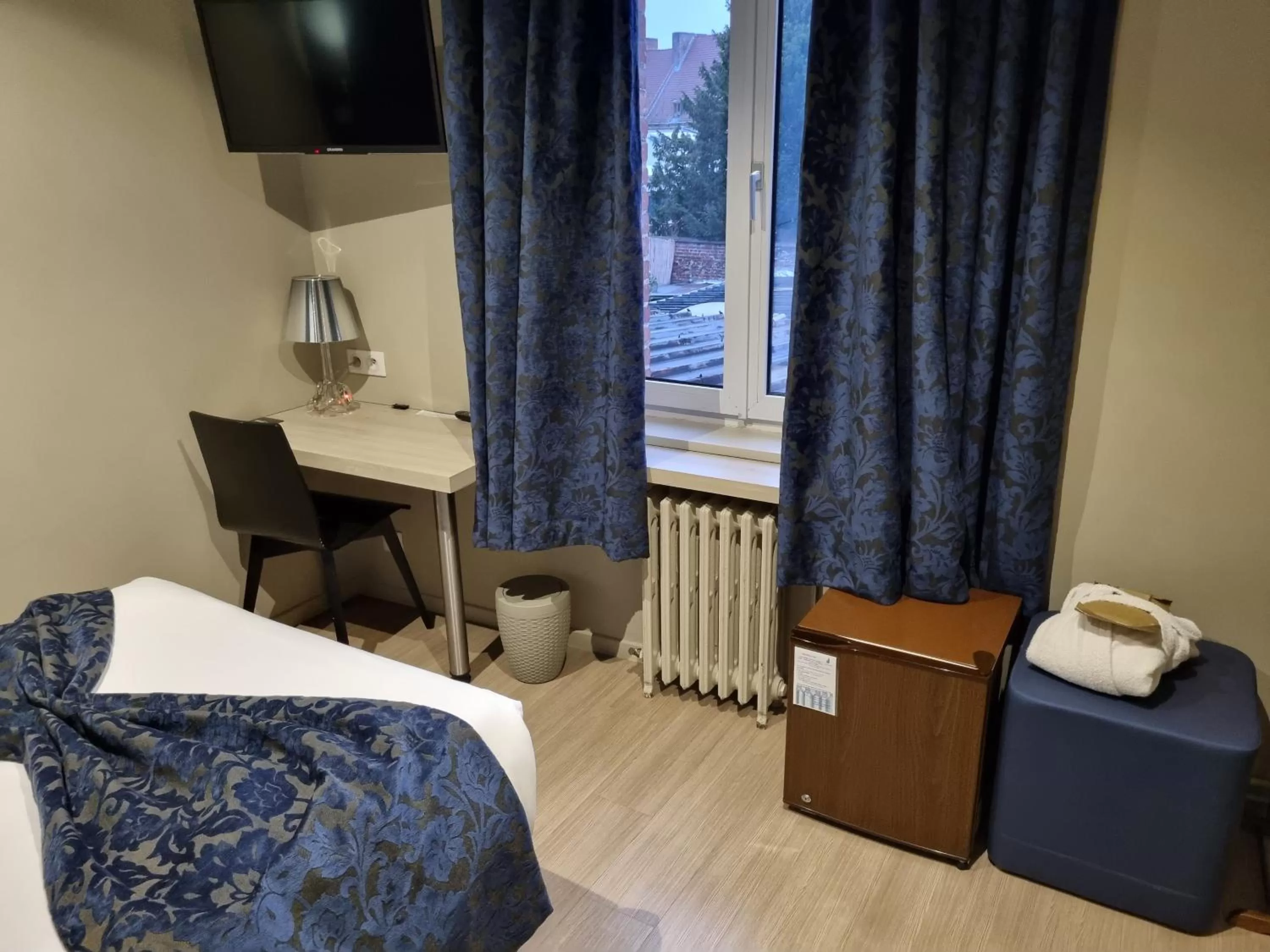 Photo of the whole room, Bed in La Terrasse