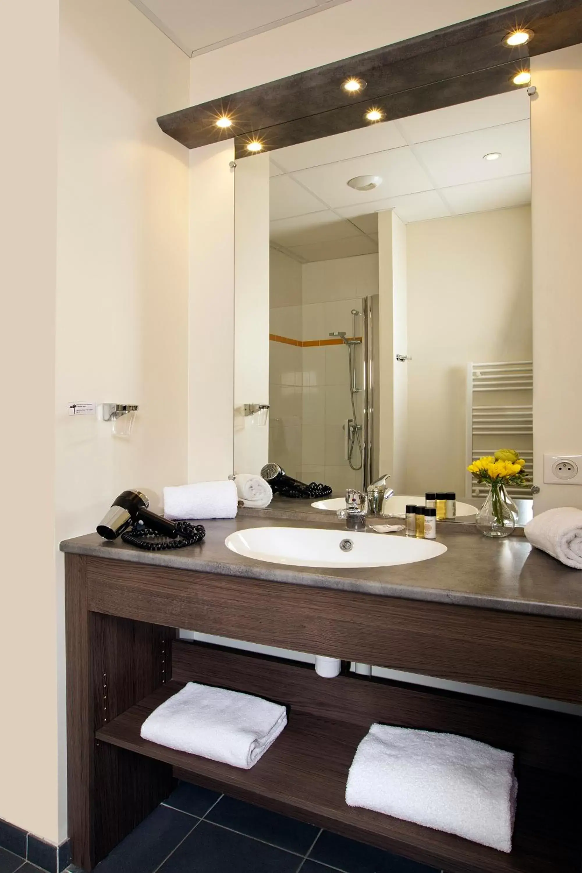 Bathroom in Residhome Reims Centre Bathroom in Residhome Reims Centre