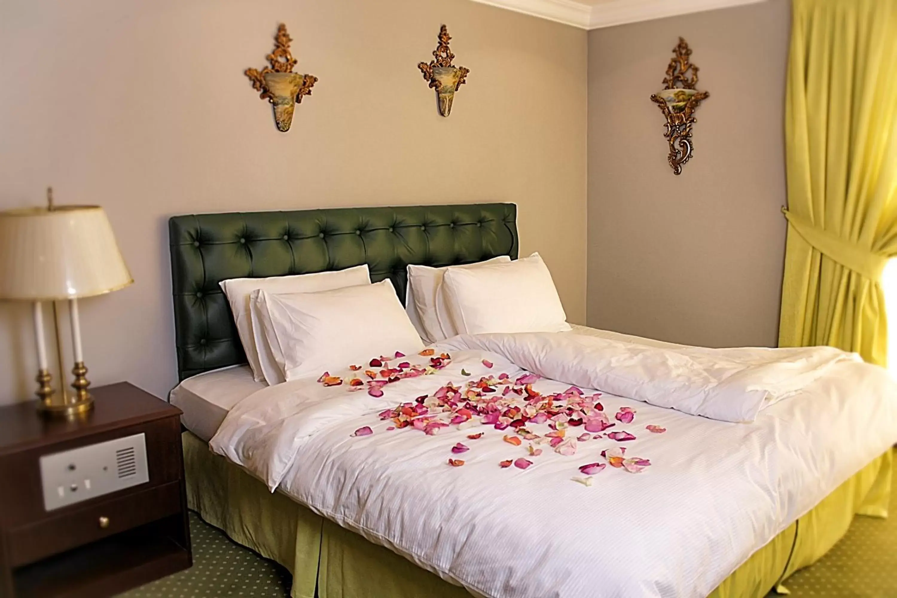 Bedroom, Bed in Carlton Tower Hotel Kuwait Bedroom, Bed in Carlton Tower Hotel Kuwait