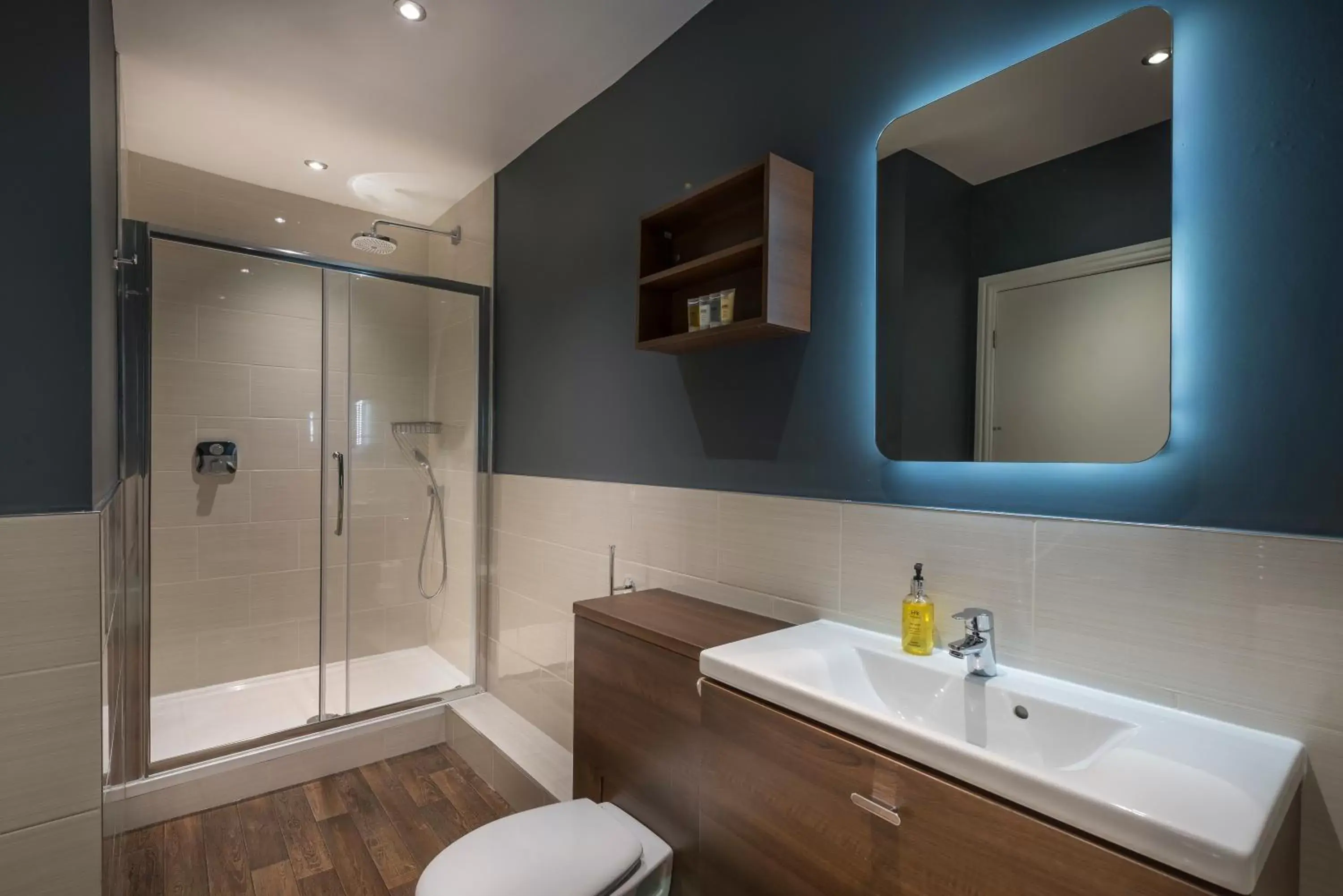 Bathroom in The Golden Fleece Hotel, Thirsk, North Yorkshire