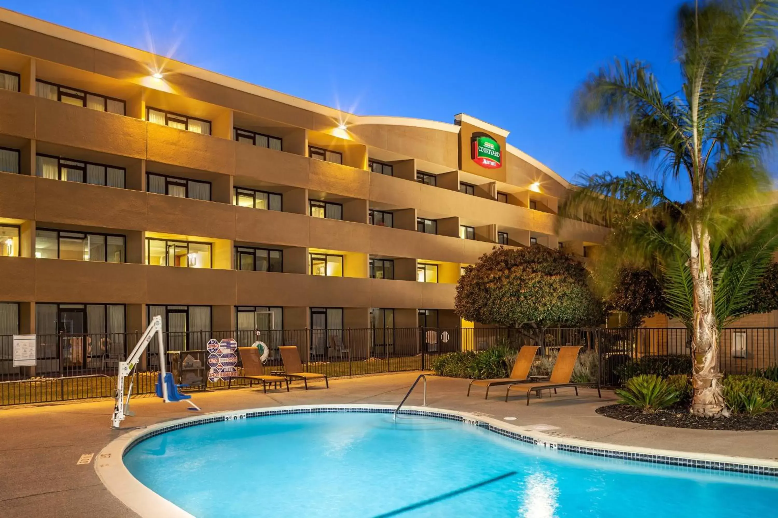 Swimming pool, Property Building in Courtyard Fairfield Napa Valley Area