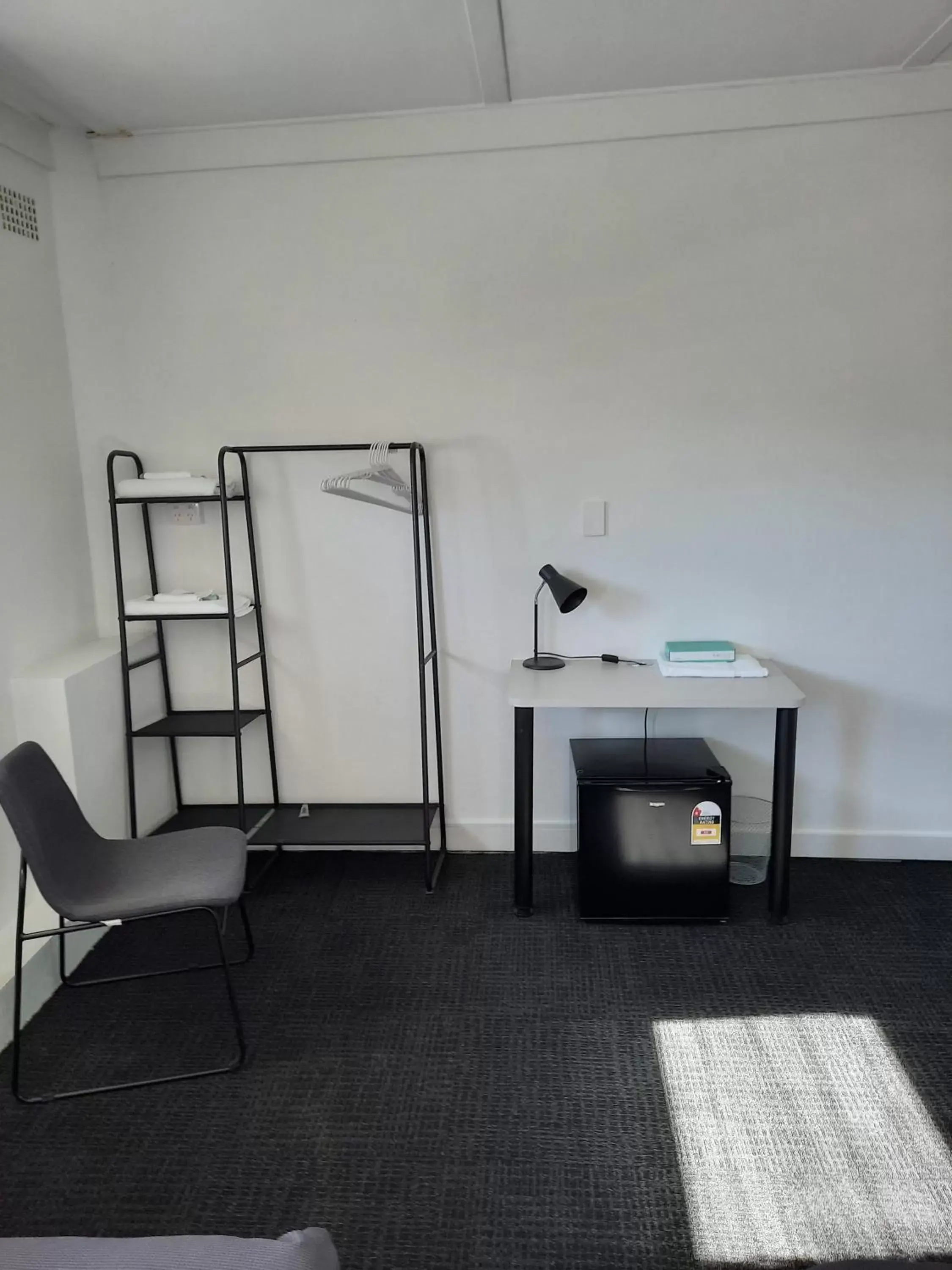 Standard Twin Room with Shared Bathroom in Doonside Hotel Standard Twin Room with Shared Bathroom in Doonside Hotel