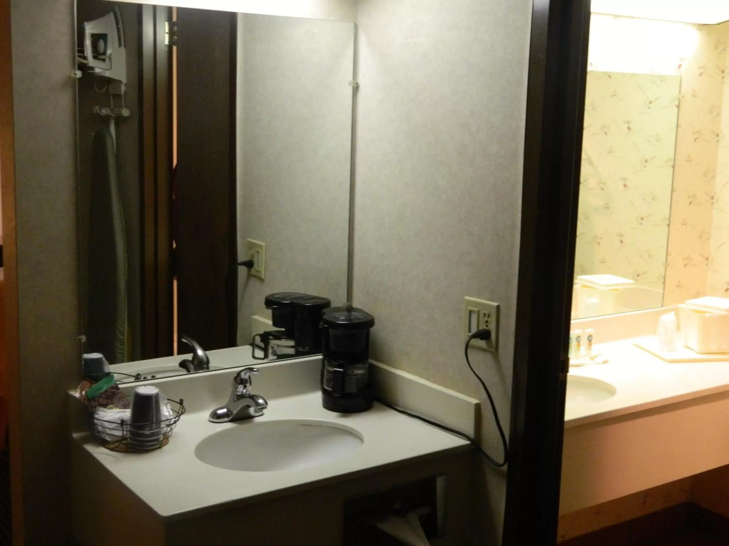 Upgraded Room, 1 King Bed - Non-Smoking in Quality Inn and Conference Center Somerset