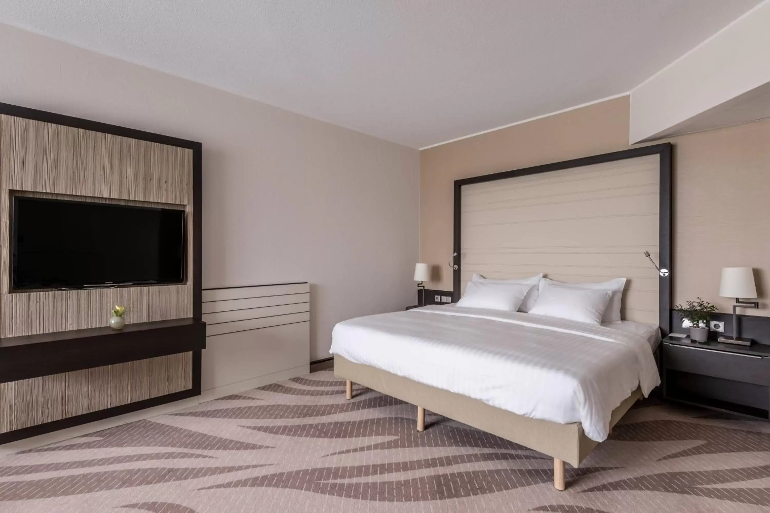 Family Queen Room with Sofa Bed in Munich Airport Marriott Hotel Family Queen Room with Sofa Bed in Munich Airport Marriott Hotel