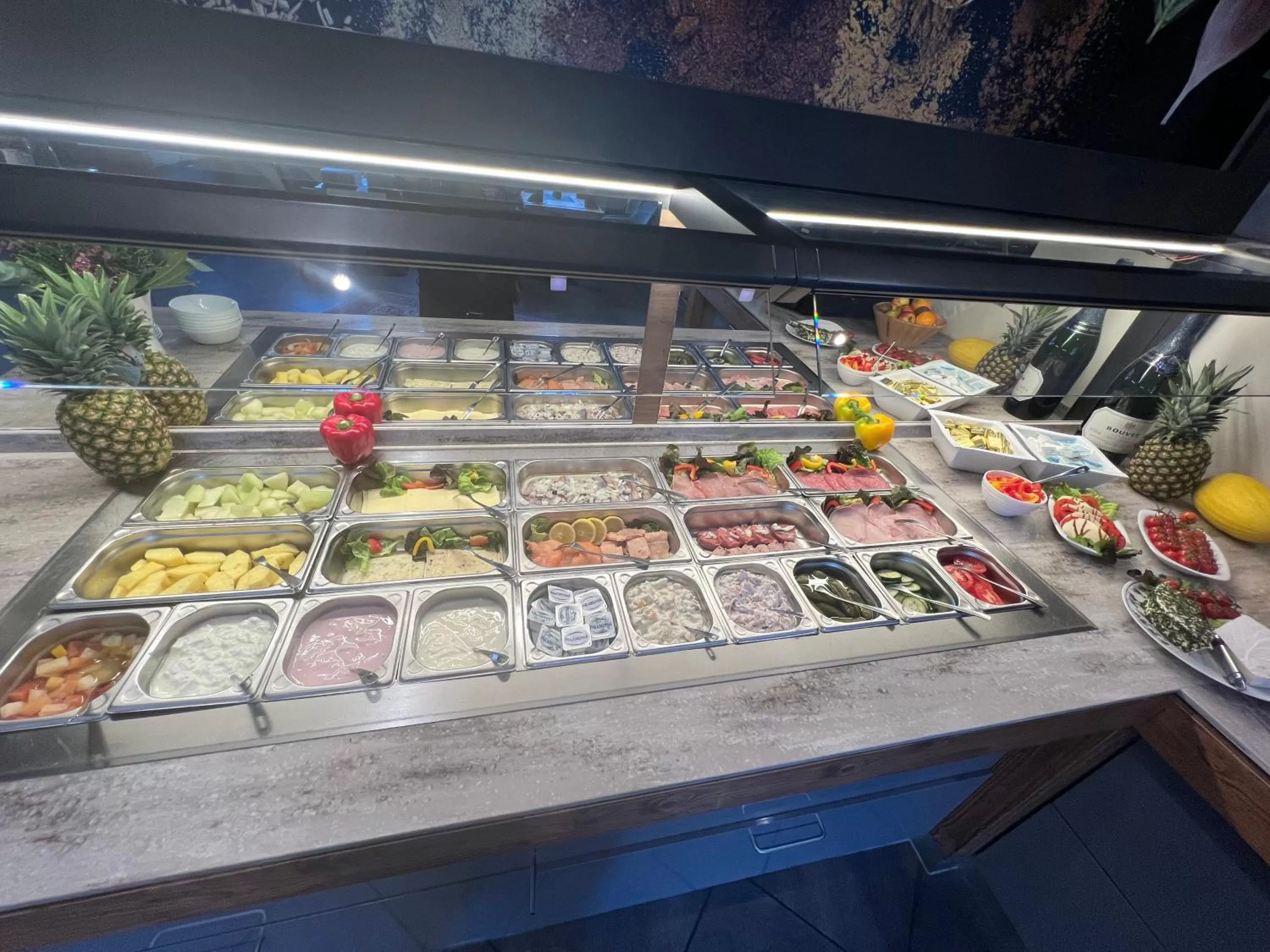 Buffet breakfast in Hotel Ammerländer Hof