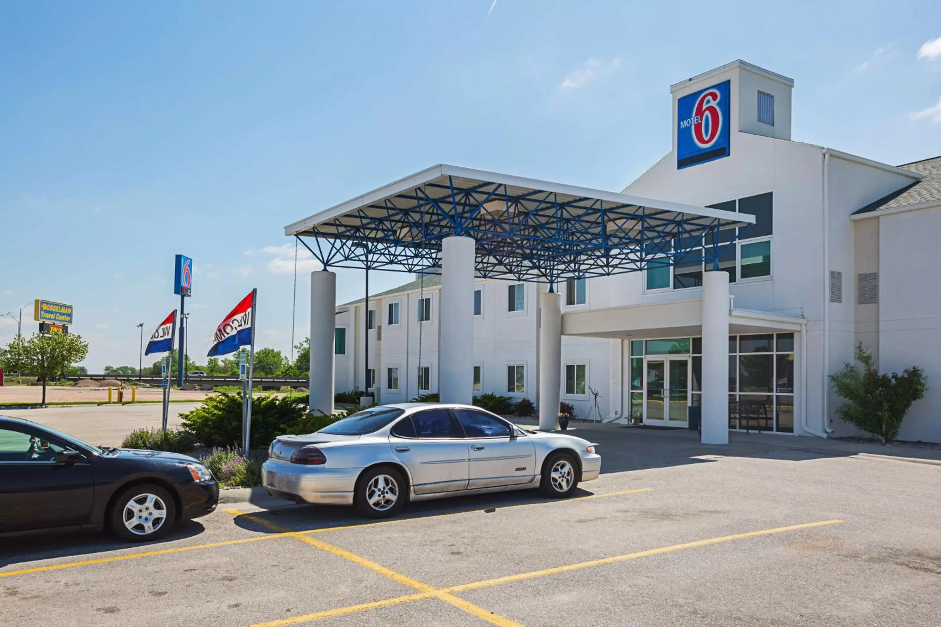 Property Building in Motel 6-Grand Island, NE